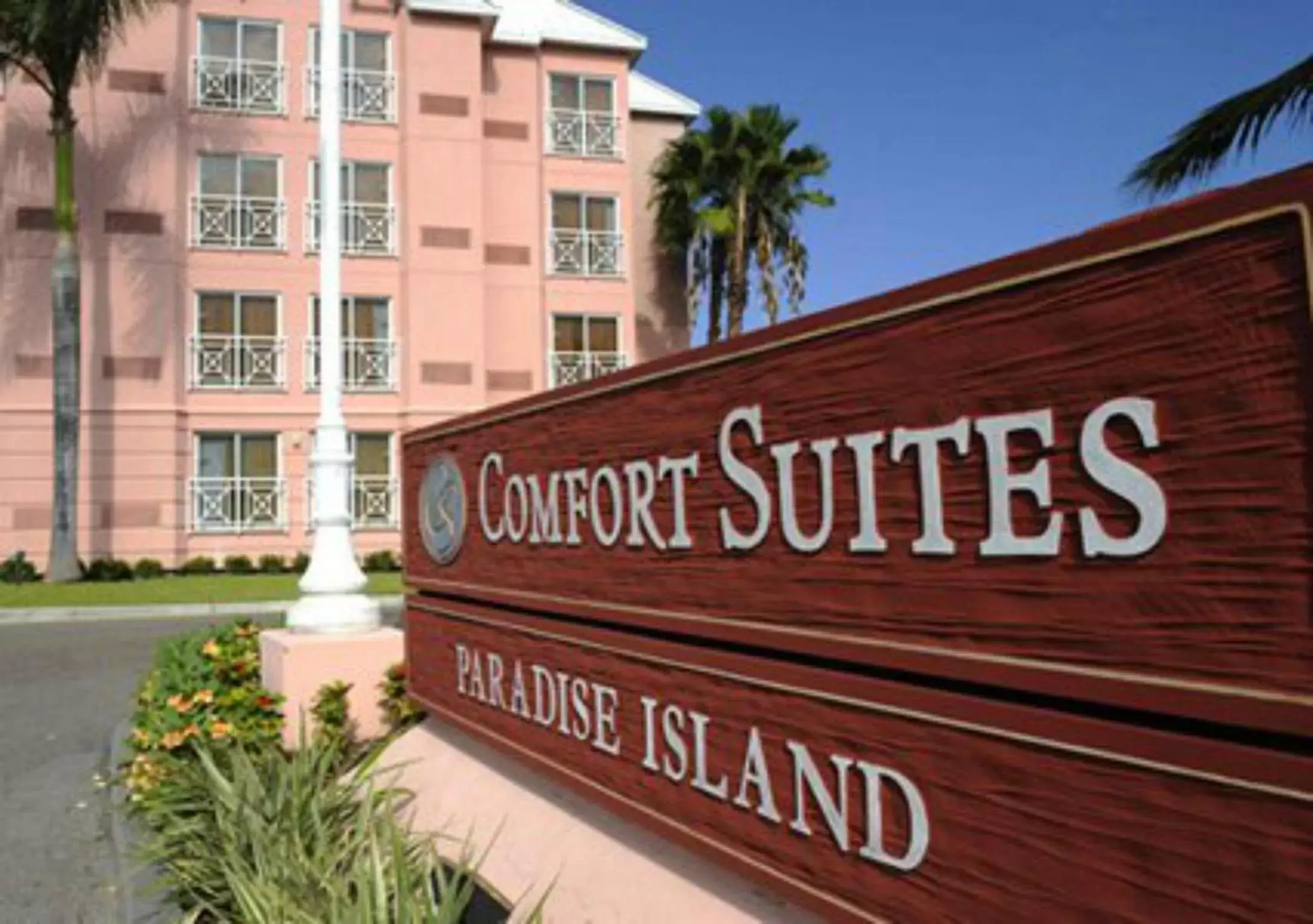 Facade/entrance, Property Logo/Sign in Comfort Suites Paradise Island