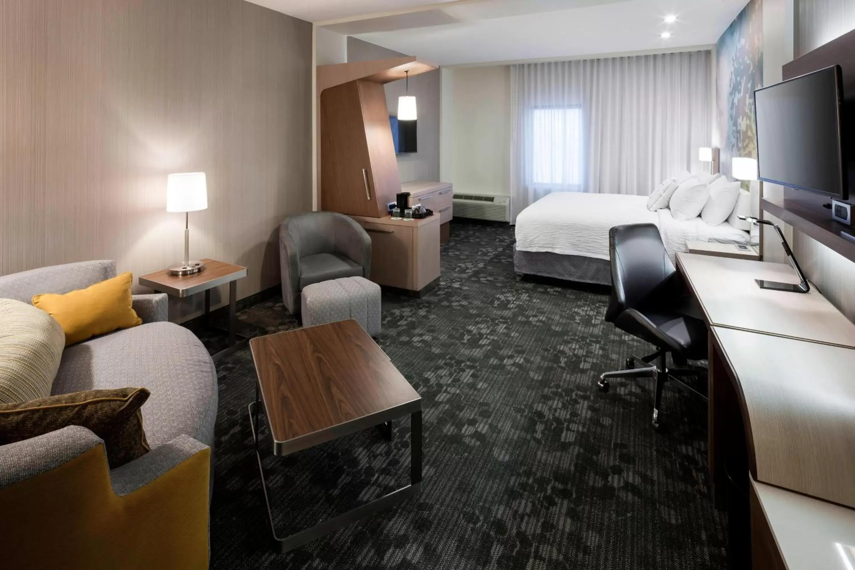 Photo of the whole room in Courtyard by Marriott Houston North/Shenandoah