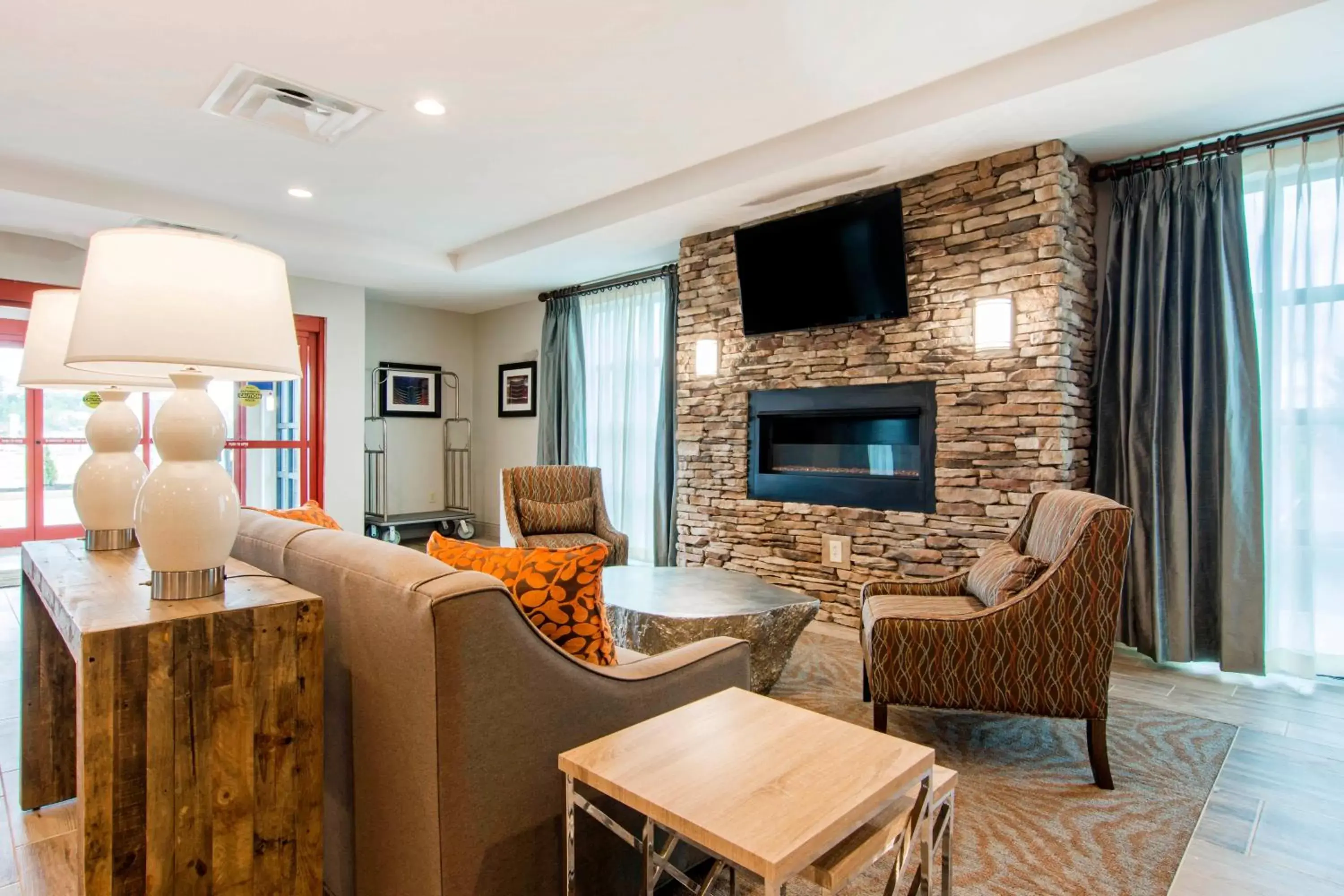 Communal lounge/ TV room, Seating Area in Comfort Inn & Suites East Ellijay