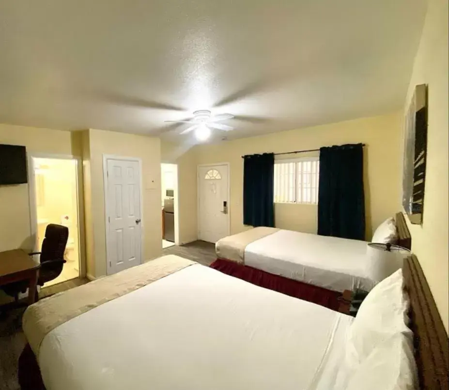 Bed in Europa Inn & Suites