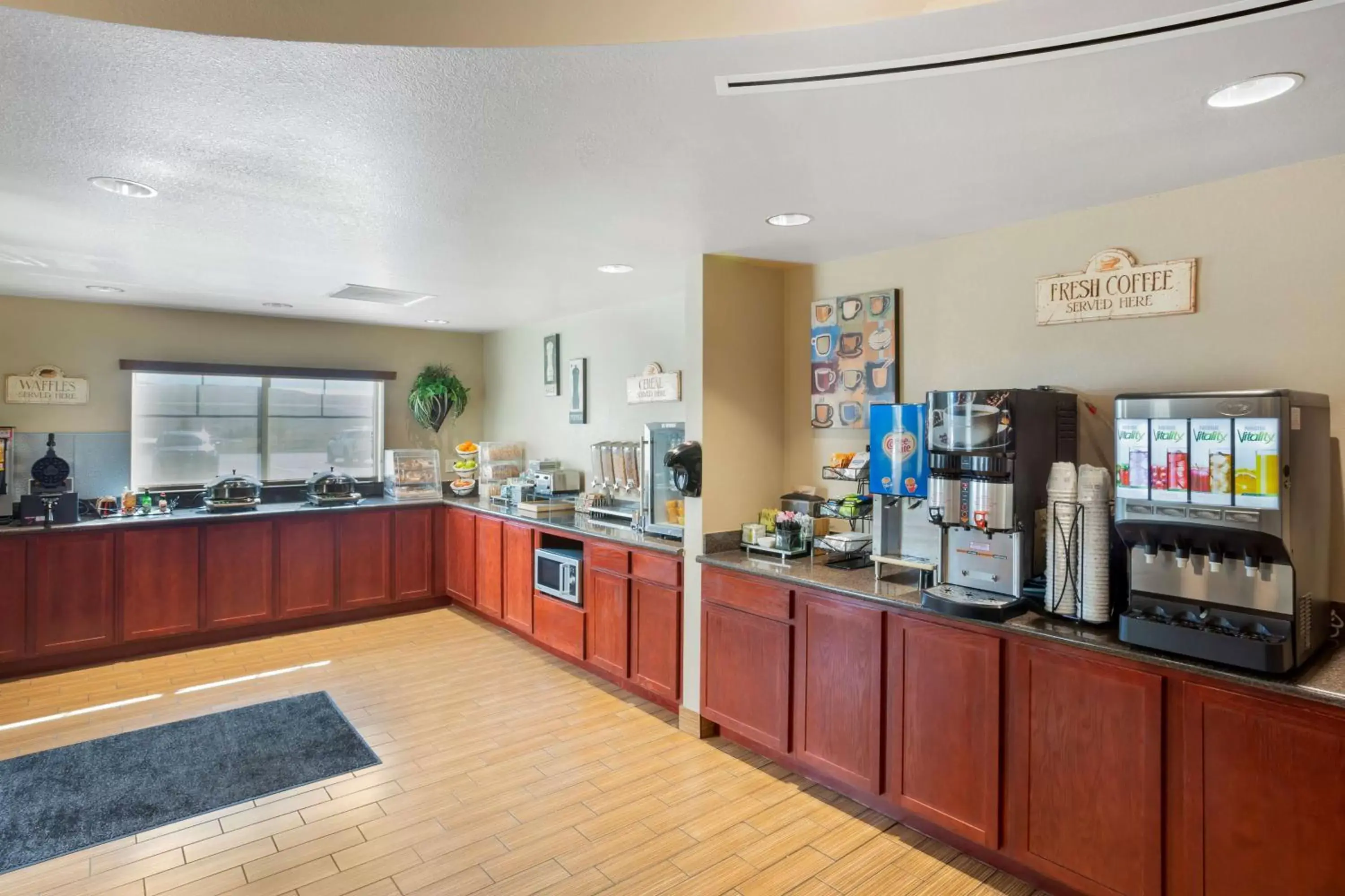 Breakfast in Best Western PLUS Fossil Country Inn & Suites Breakfast in Best Western PLUS Fossil Country Inn & Suites