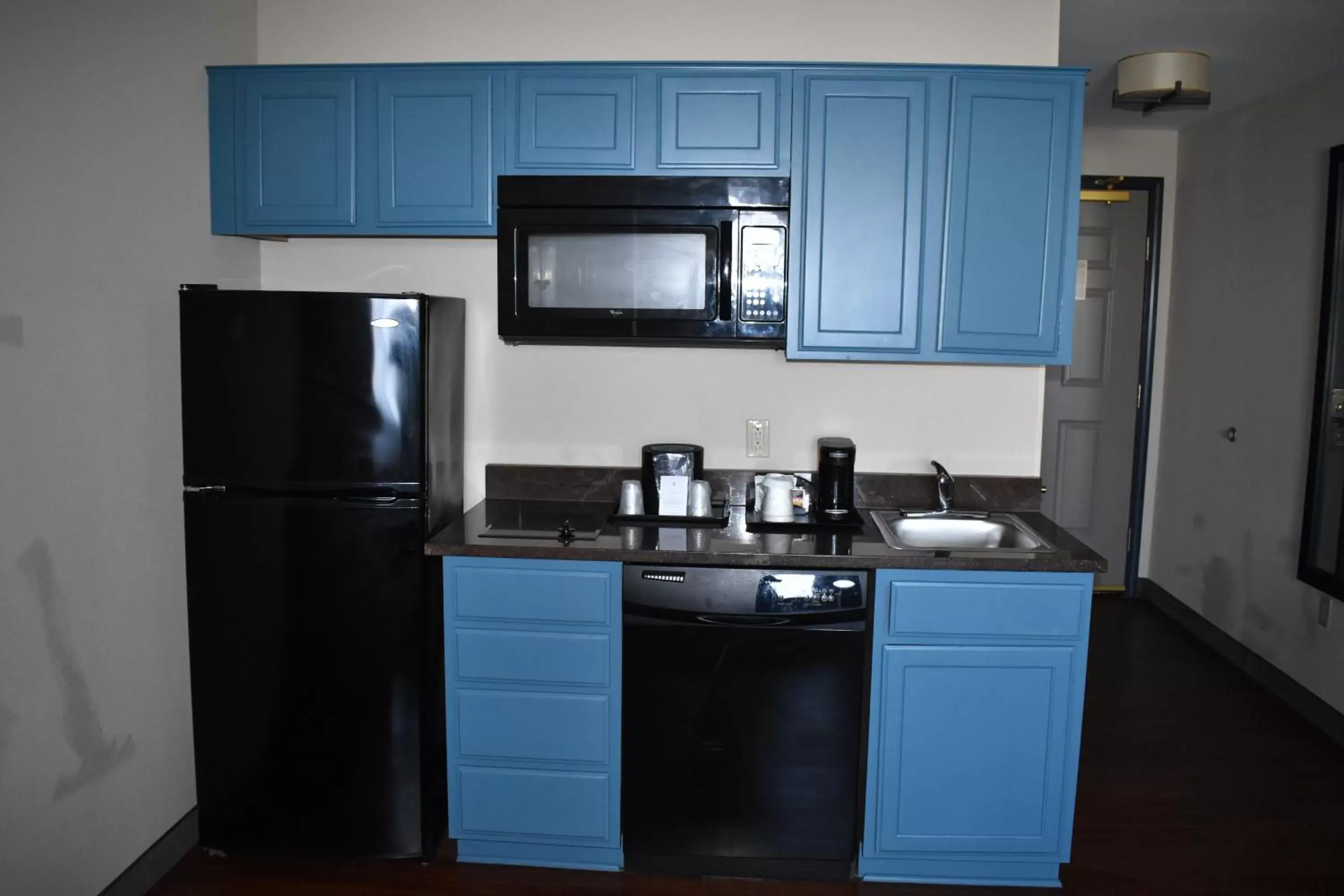 Kitchen or kitchenette, Kitchen/Kitchenette in Country Inn & Suites by Radisson, Hagerstown, MD