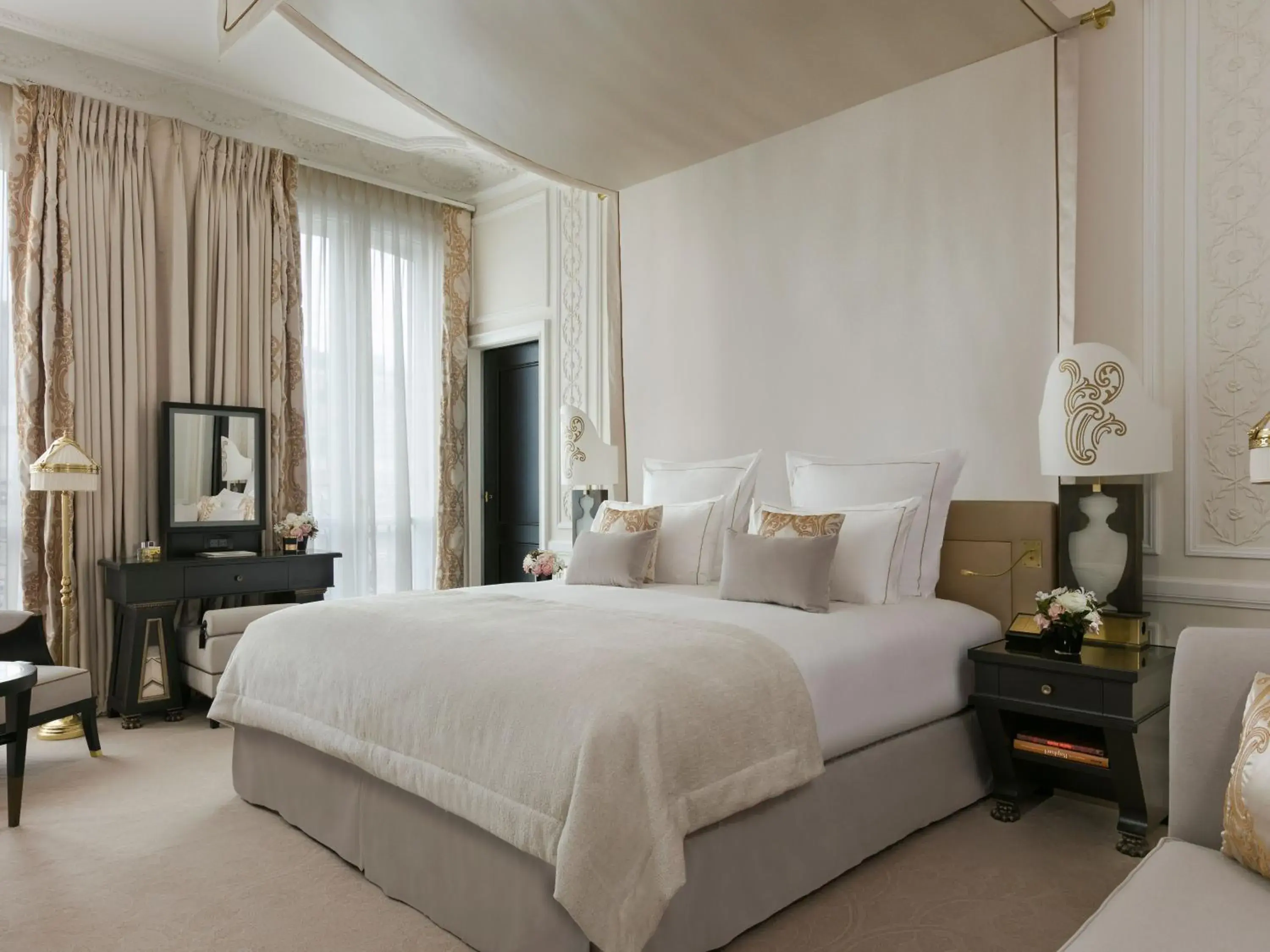 Bedroom, Bed in Hotel Barriere Le Fouquet's