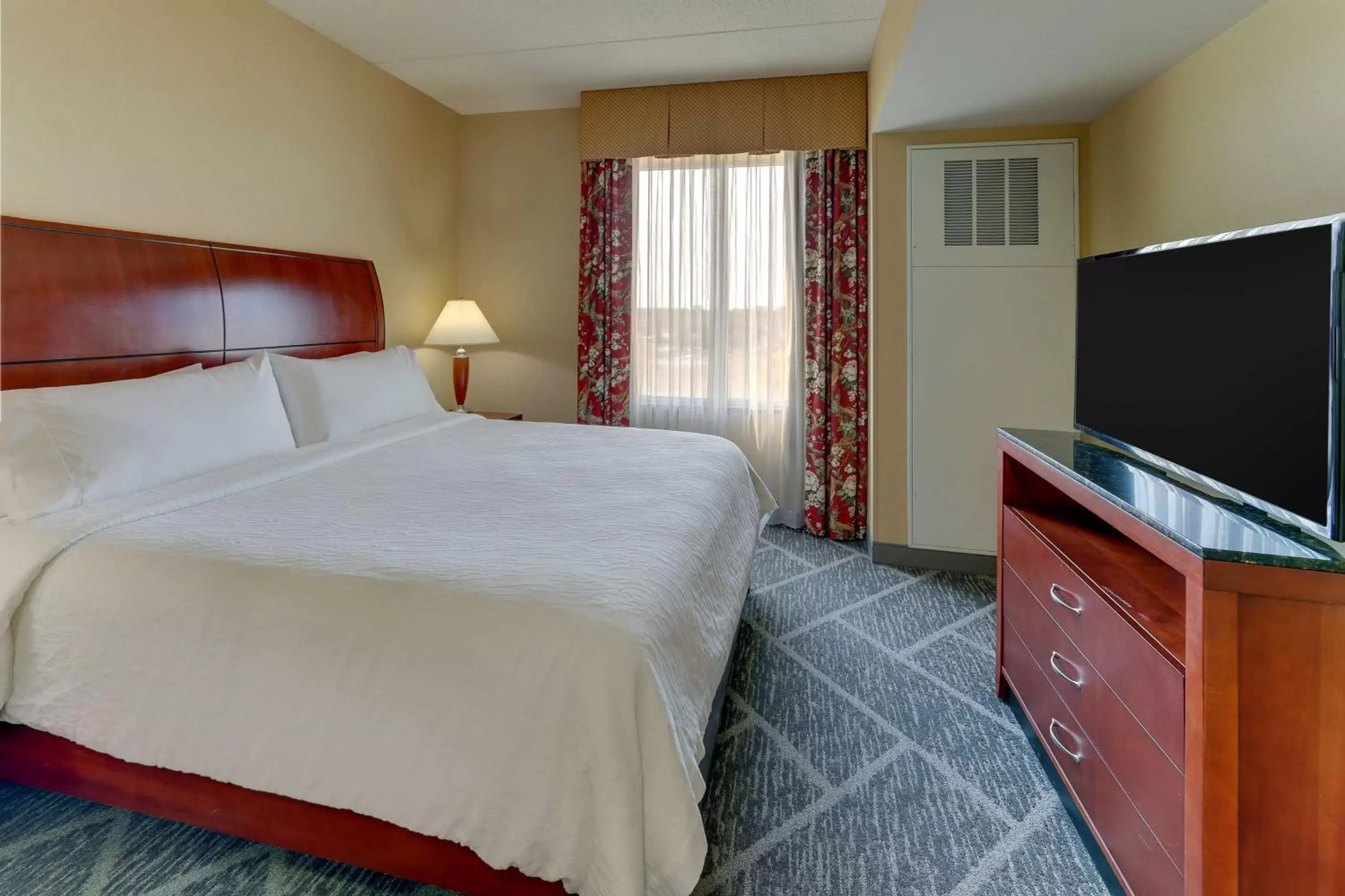 Bed in Hilton Garden Inn Indianapolis Airport