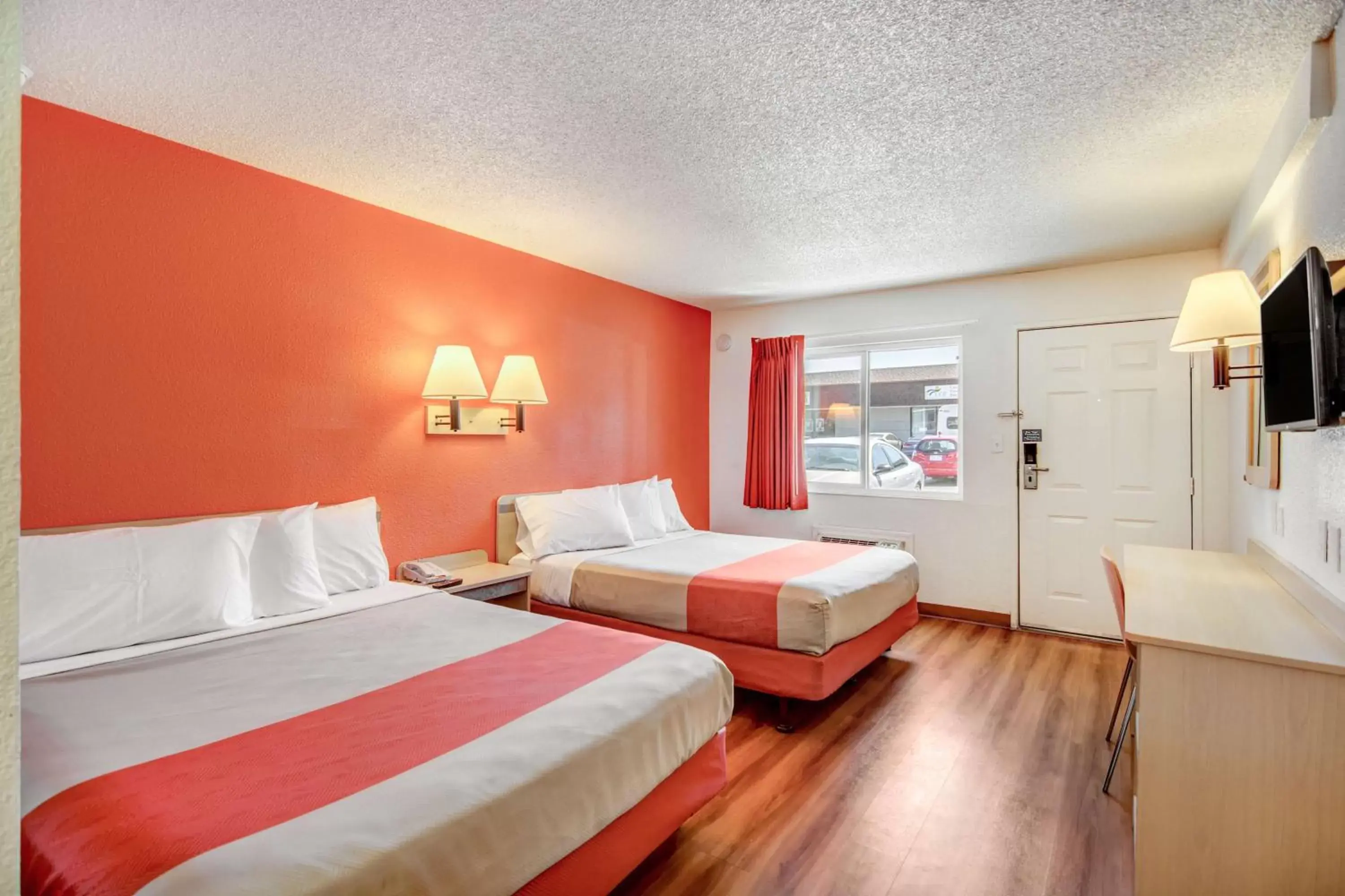TV and multimedia, Room Photo in Motel 6-Stockton, CA - North