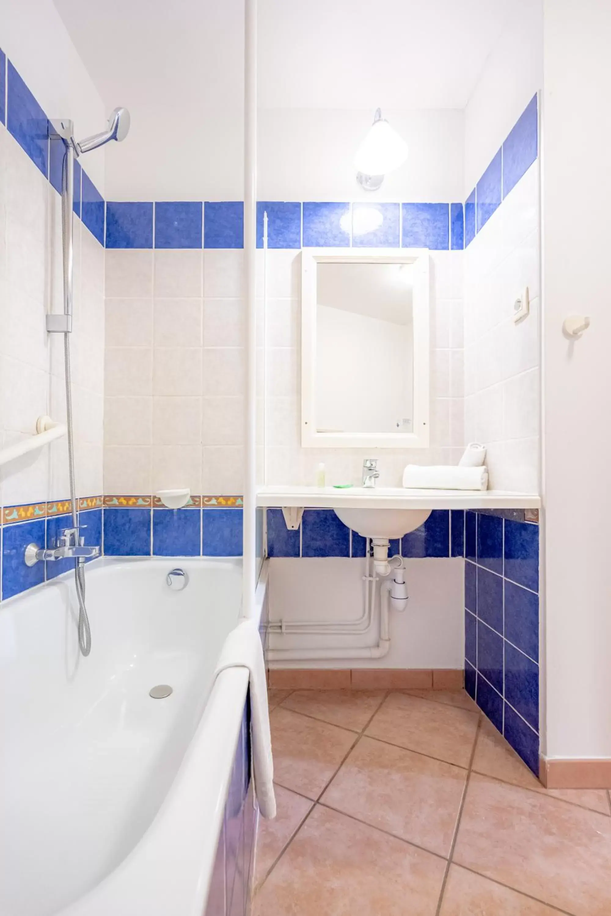 Shower, Bathroom in Résidence Pierre & Vacances le Hameau de la Pinède