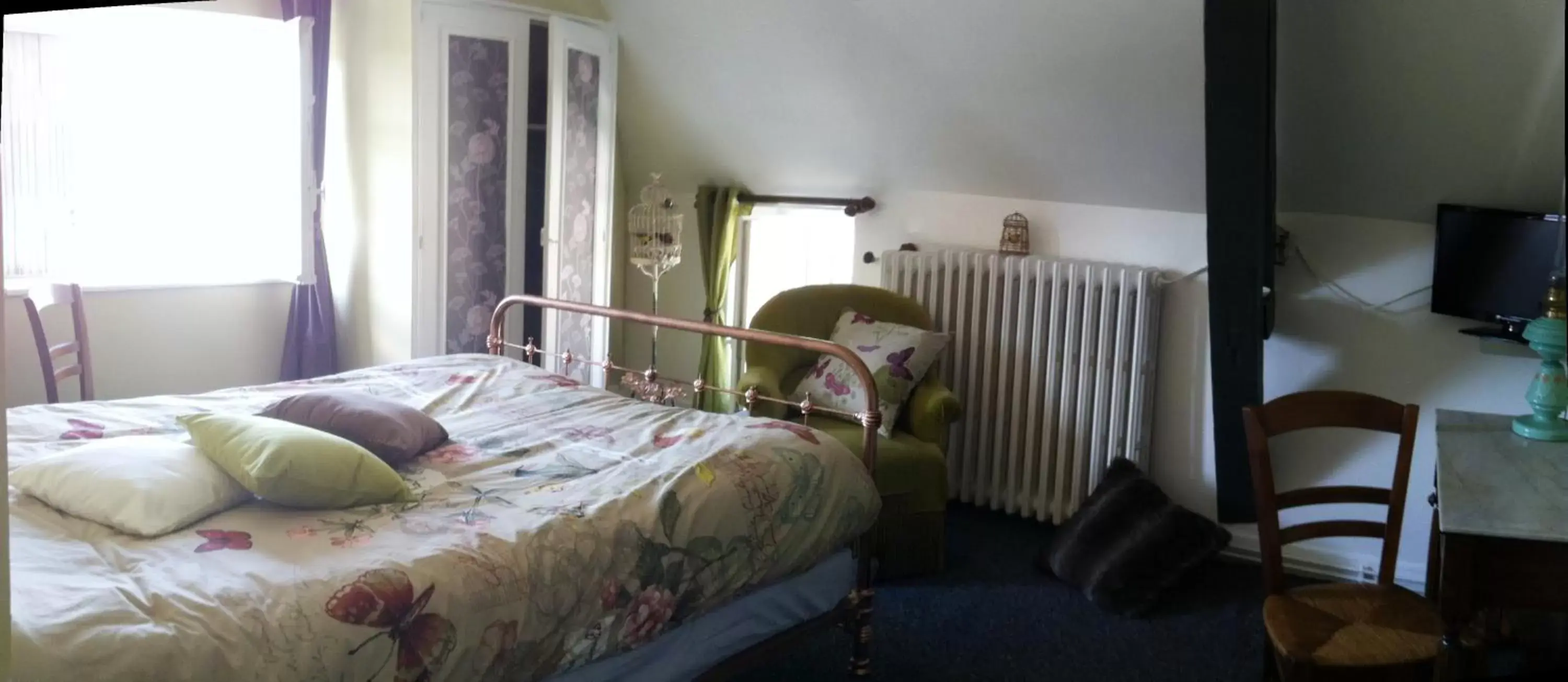 Double Room with Private Bathroom in Auberge du Puits Double Room with Private Bathroom in Auberge du Puits