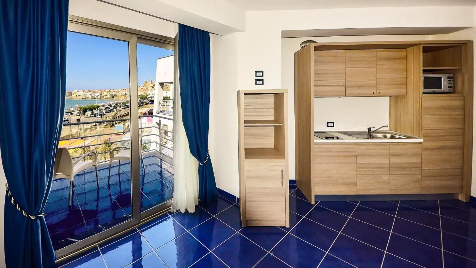 Kitchen/Kitchenette in Astro Suite Hotel