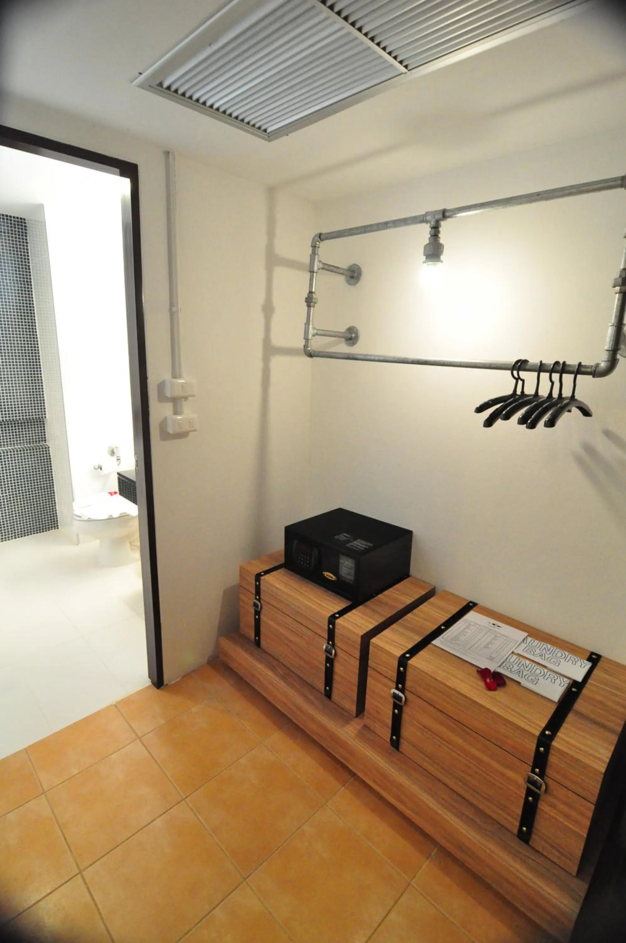 Bathroom, Bed in Forty Winks Phuket Hotel