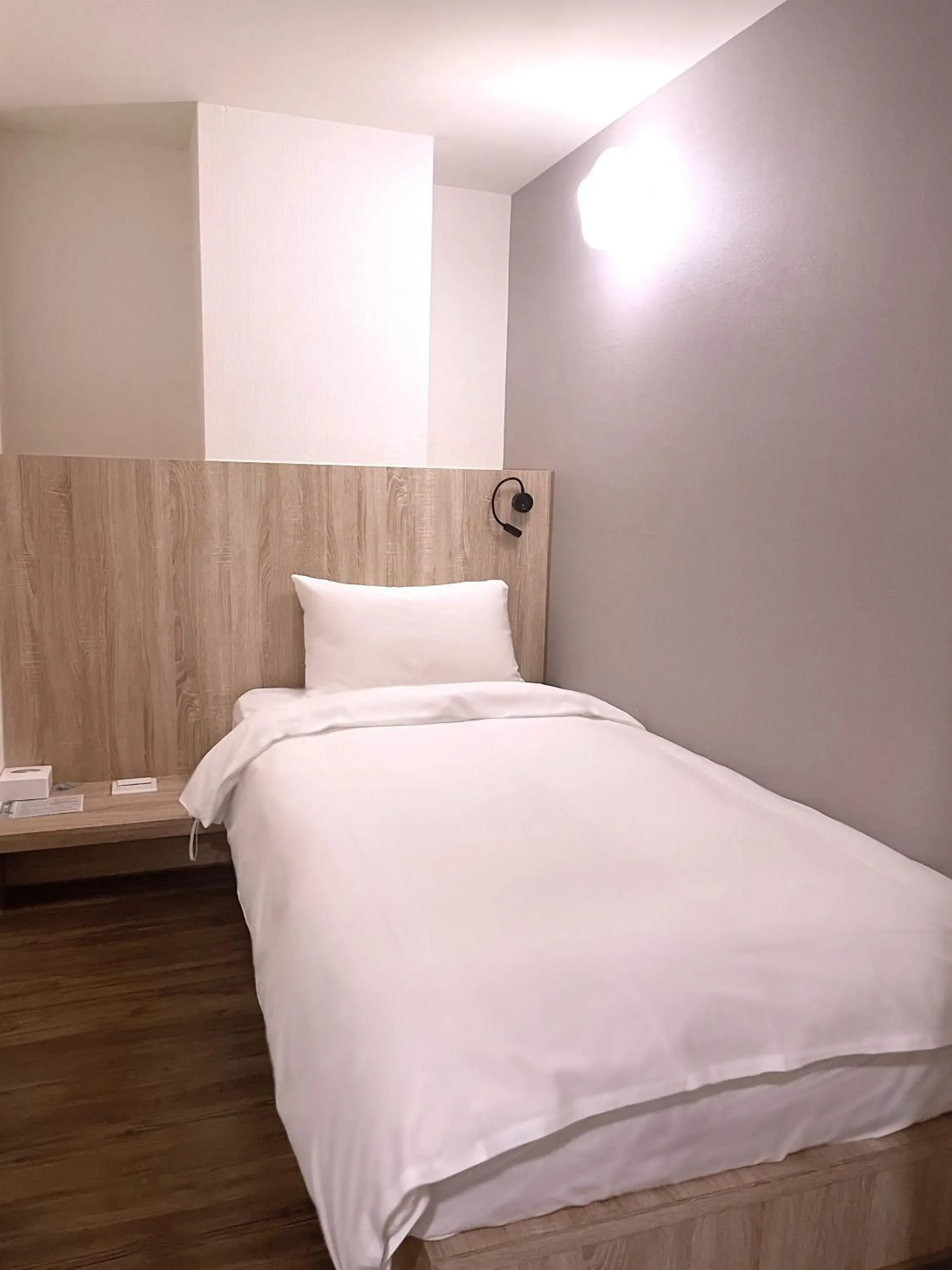 Bedroom, Bed in Single Inn - Kaohsiung Station