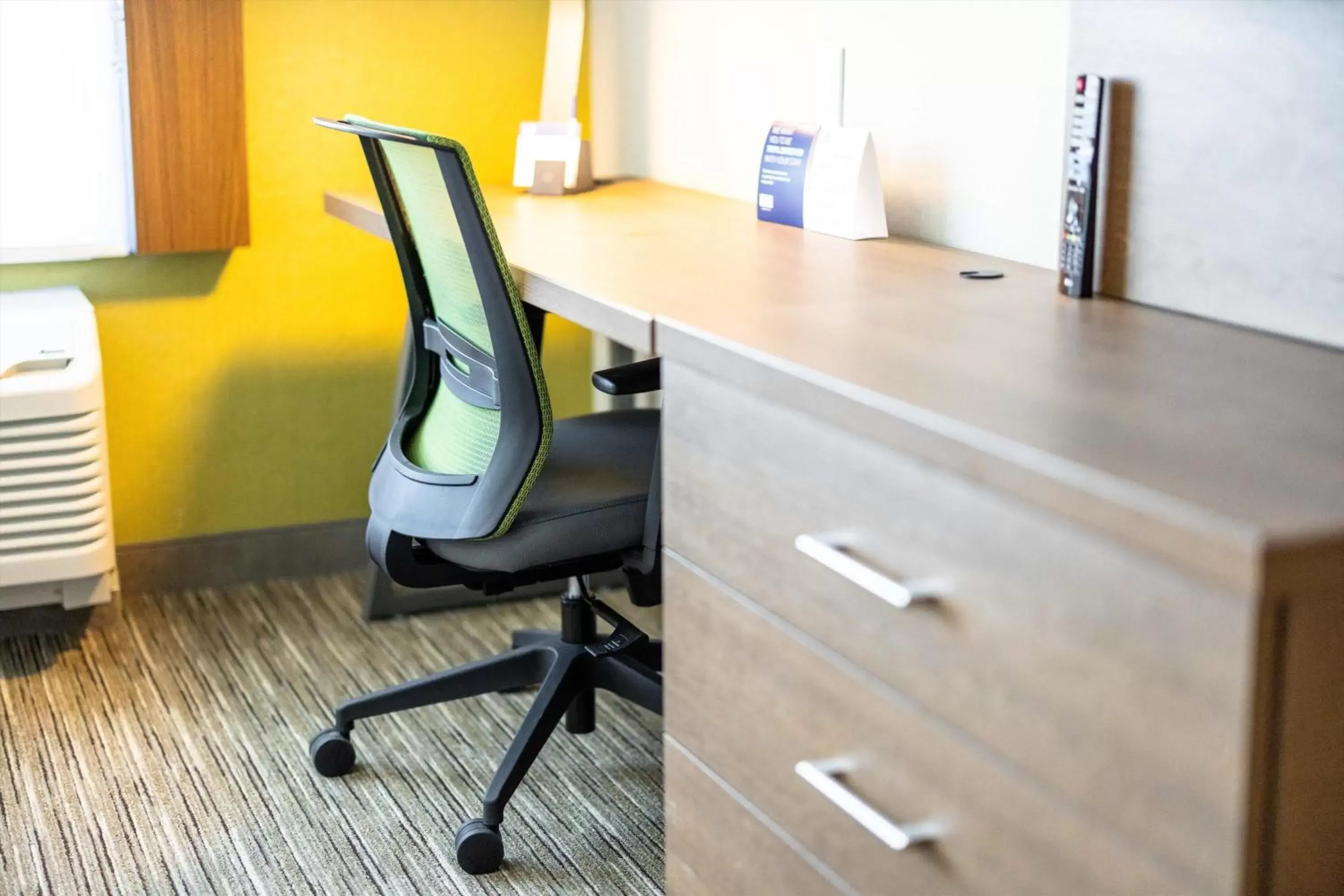 Photo of the whole room, Fitness Center/Facilities in Holiday Inn Express & Suites - San Jose Silicon Valley, an IHG Hotel