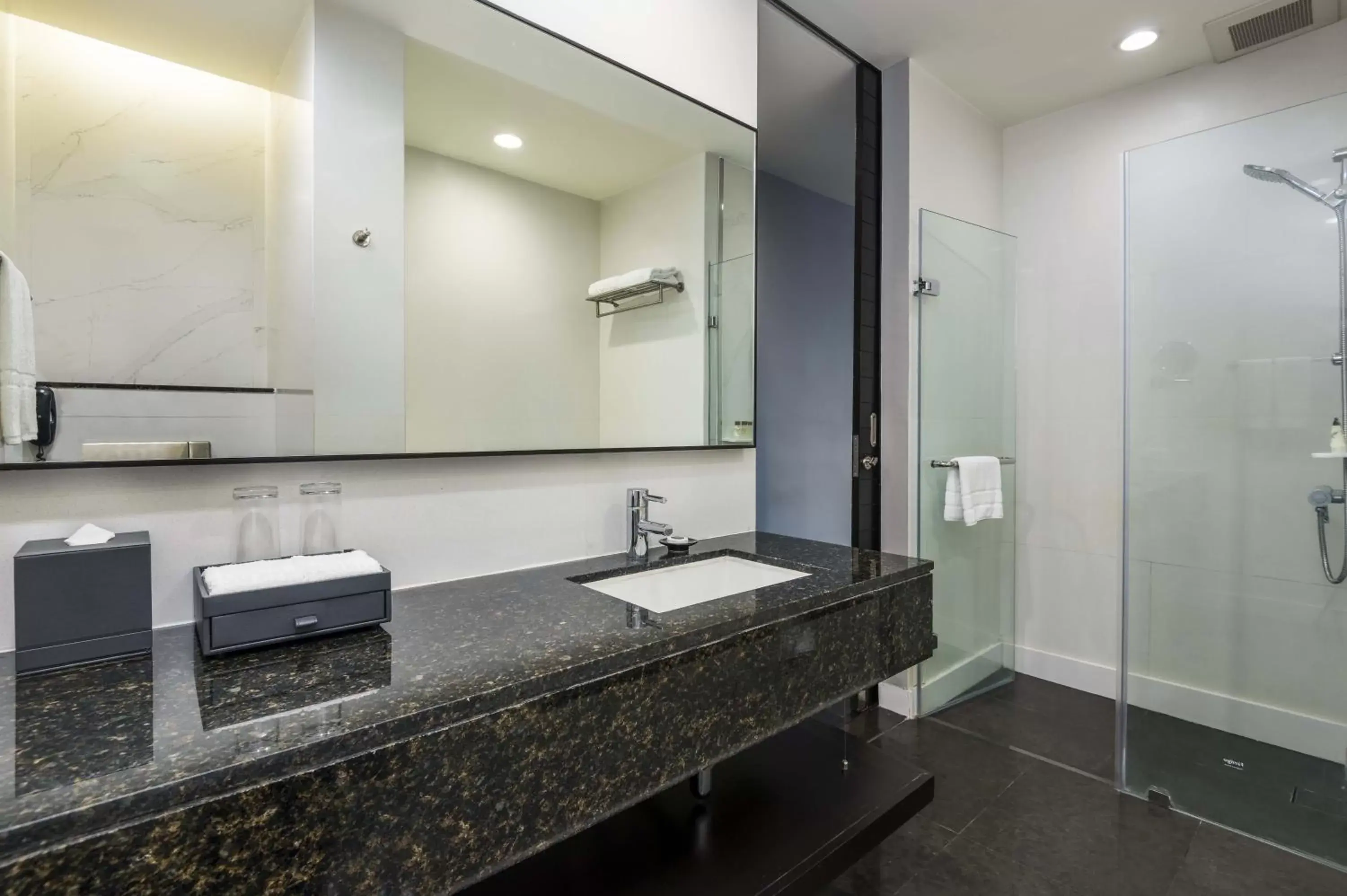 Shower, Bathroom in Chatrium Hotel Riverside Bangkok