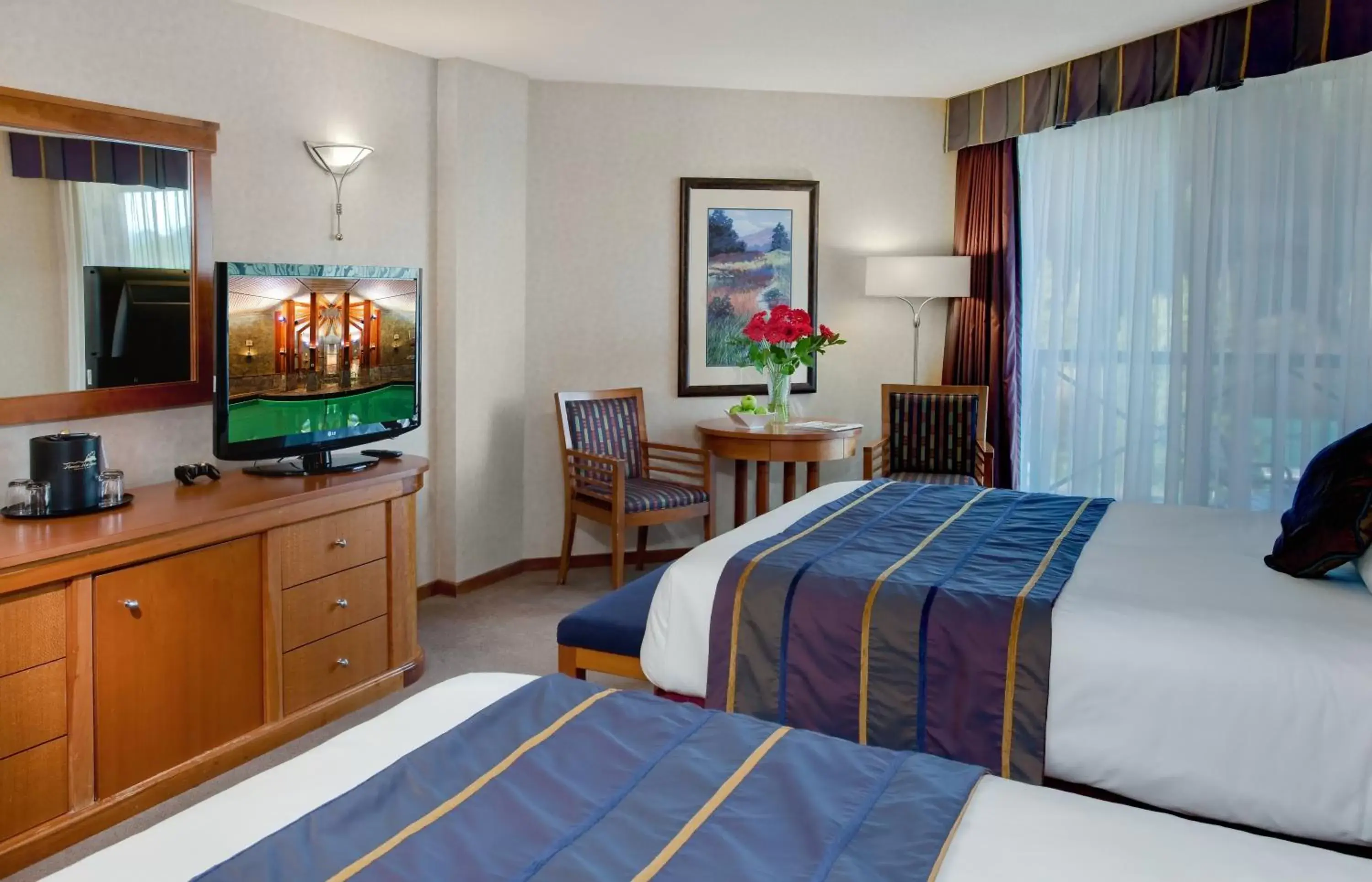 Photo of the whole room, Bed in Harrison Hot Springs Resort & Spa