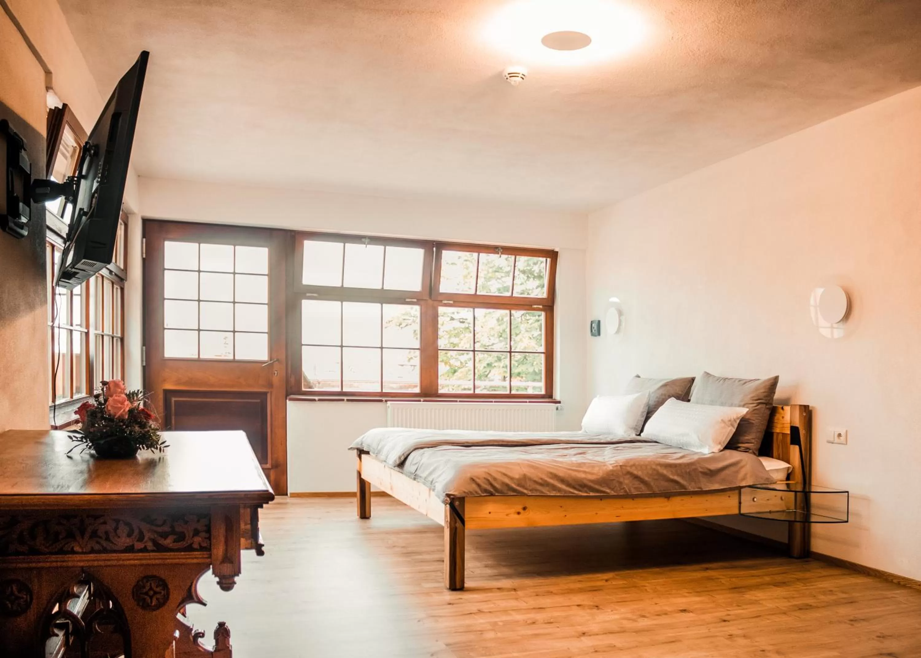 Communal lounge/ TV room in Wirgarten Antik Hotel