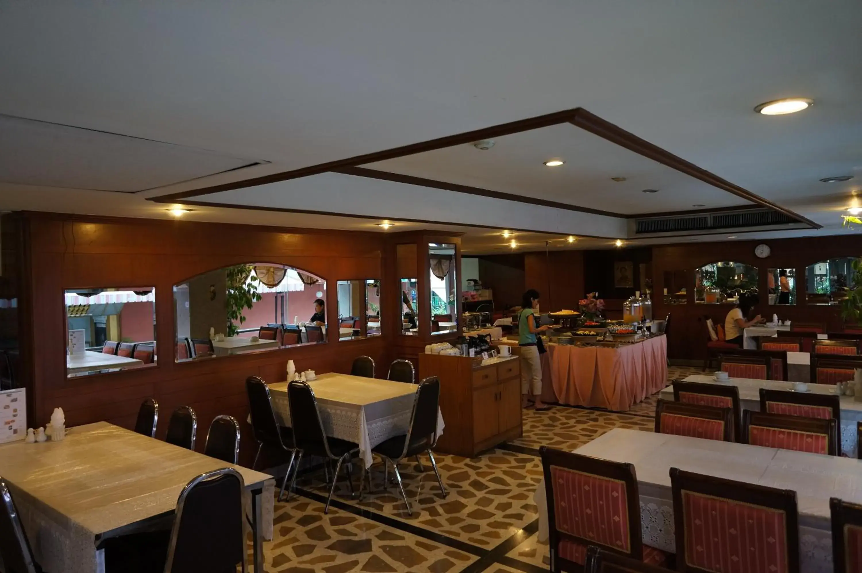 Restaurant/Places to Eat in Bangkok City Inn