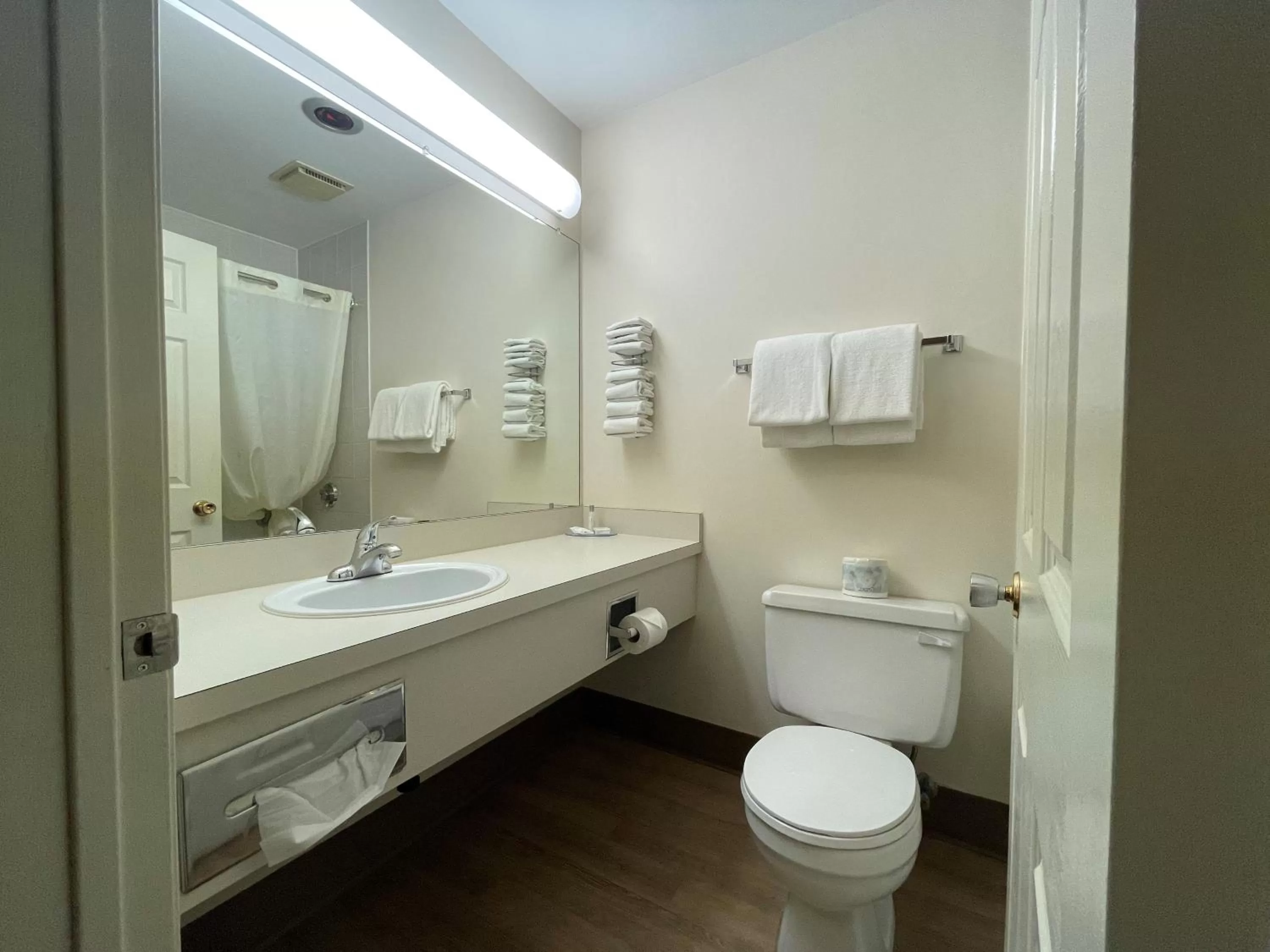 Bathroom in Travelodge by Wyndham Fort St John