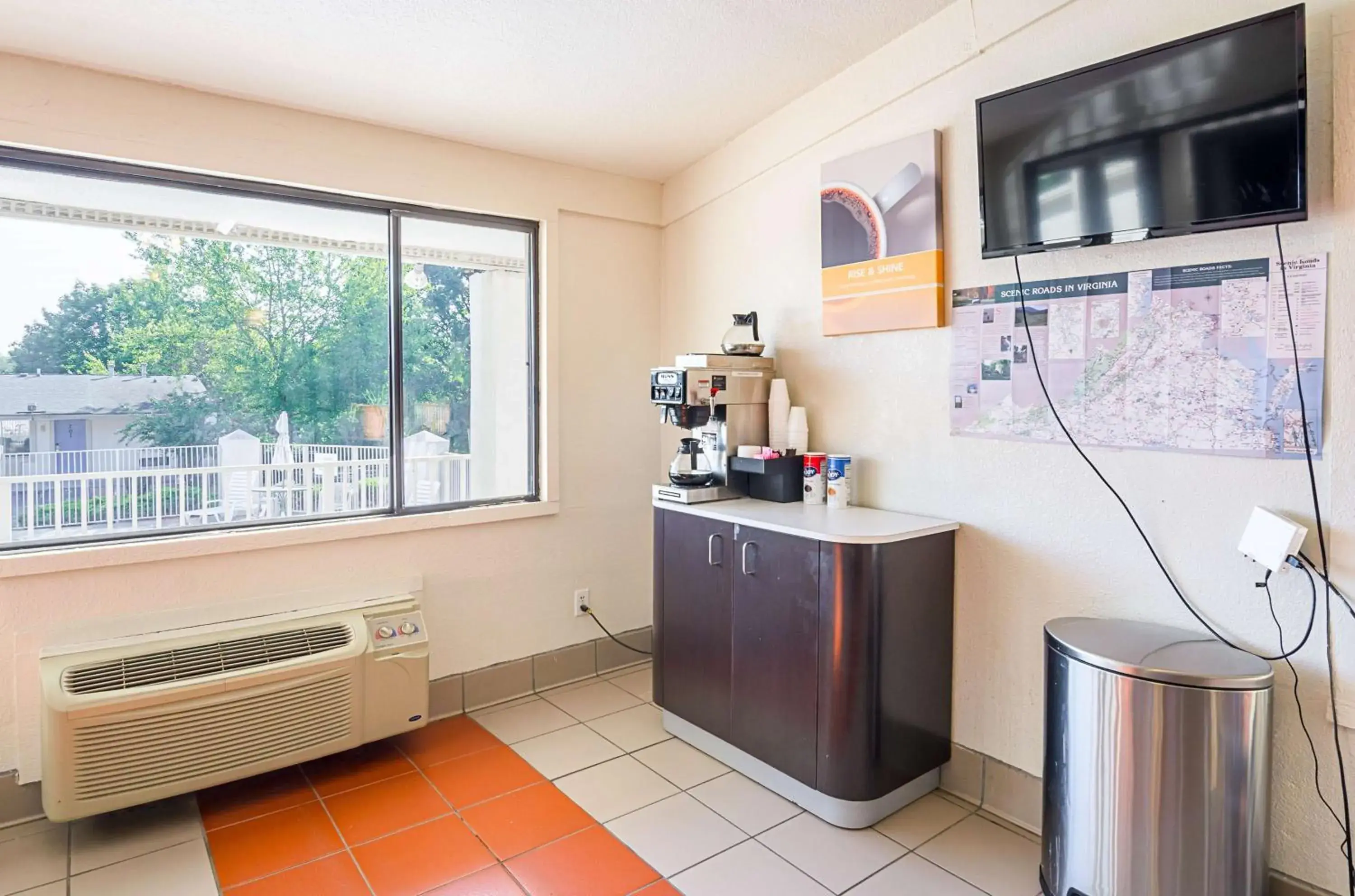 TV and multimedia, Kitchen/Kitchenette in Rodeway Inn