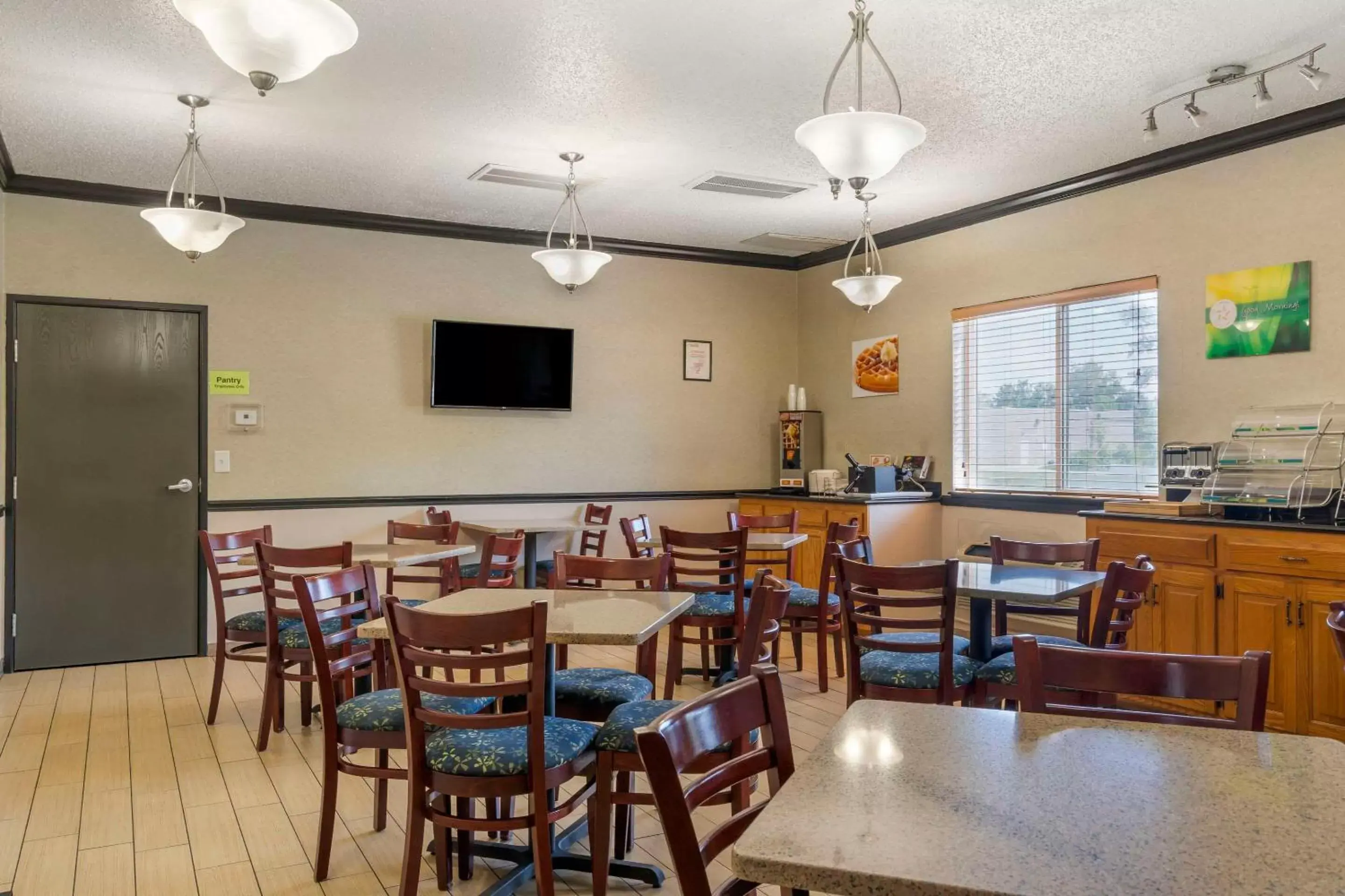 Breakfast, Restaurant/Places to Eat in Quality Inn & Suites Delaware