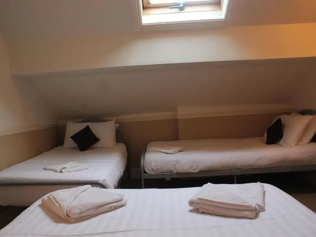 Quadruple Room with Private Bathroom in Seagull Hotel