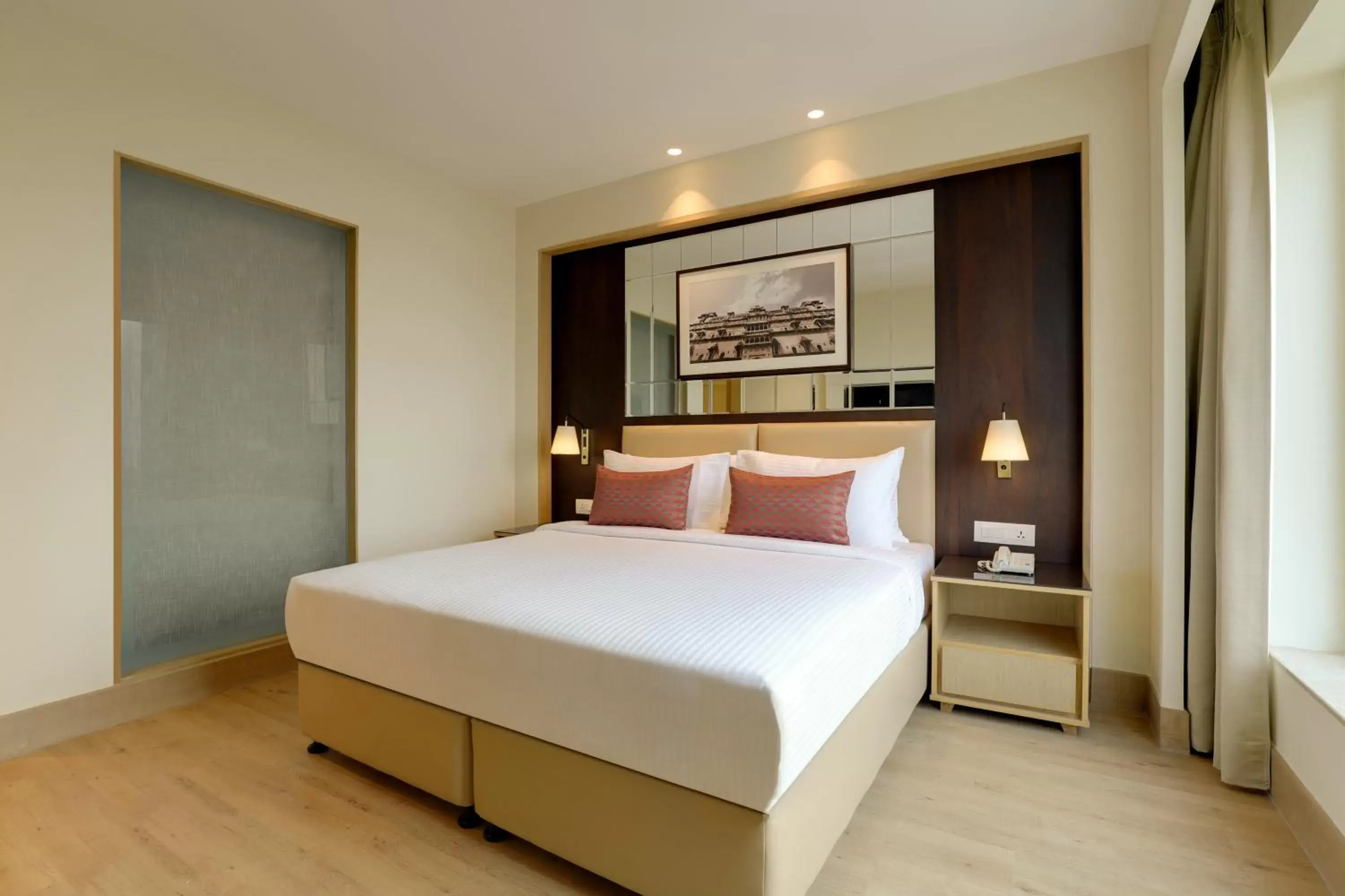 Bedroom, Bed in Lemon Tree Hotel, Jhansi