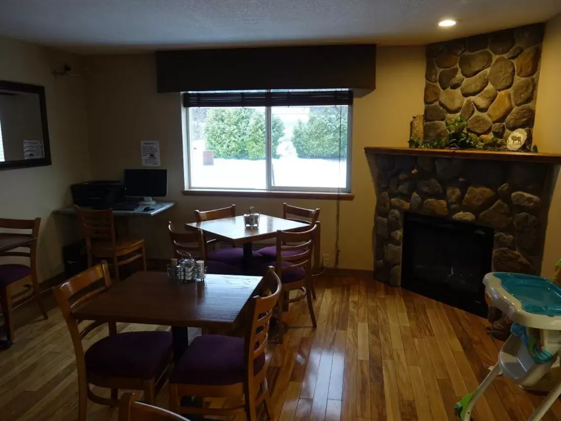 Dining Area in Seasons Motel