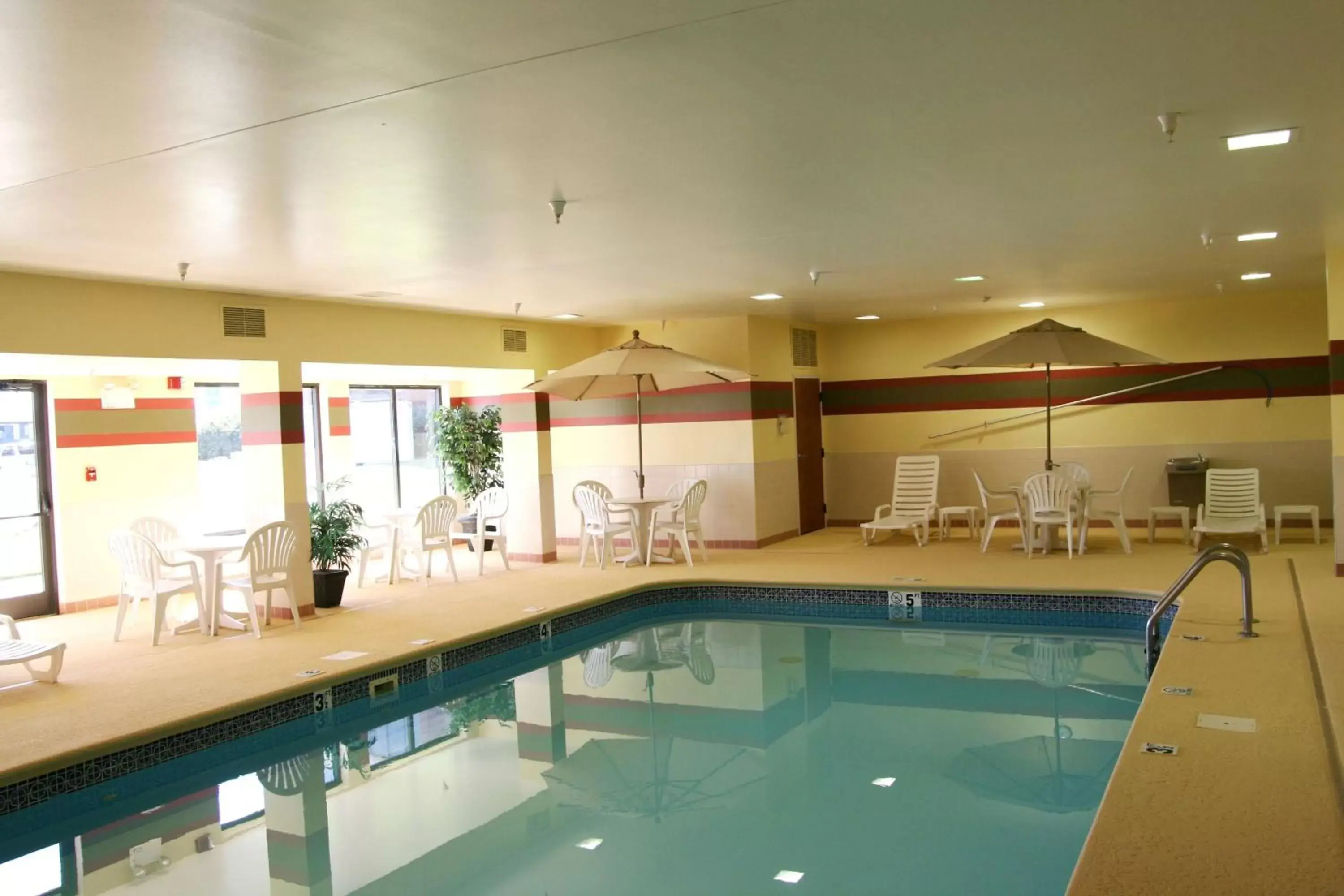 Pool view, Swimming Pool in Hampton Inn Marion