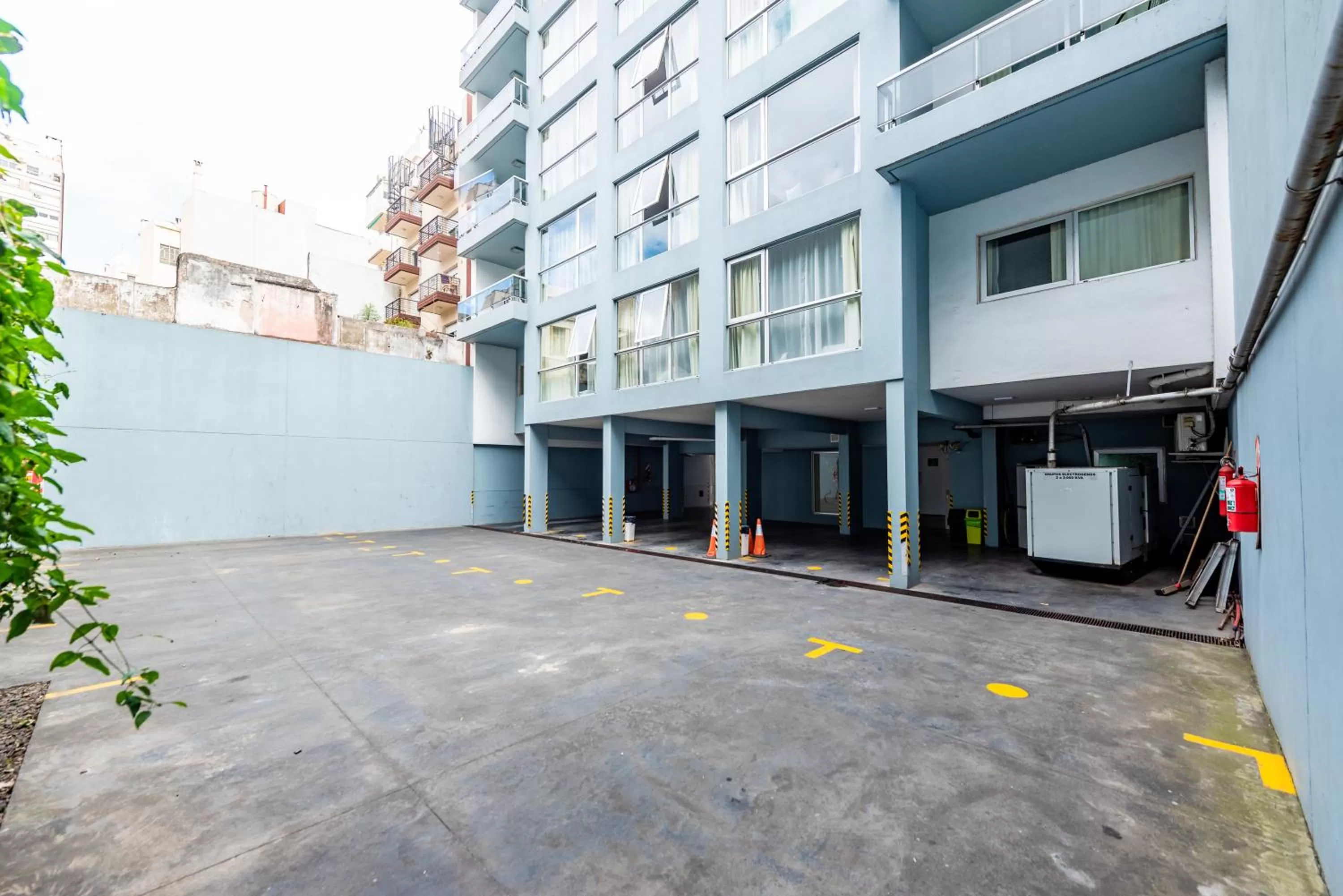 Parking in Hotel Bys Palermo