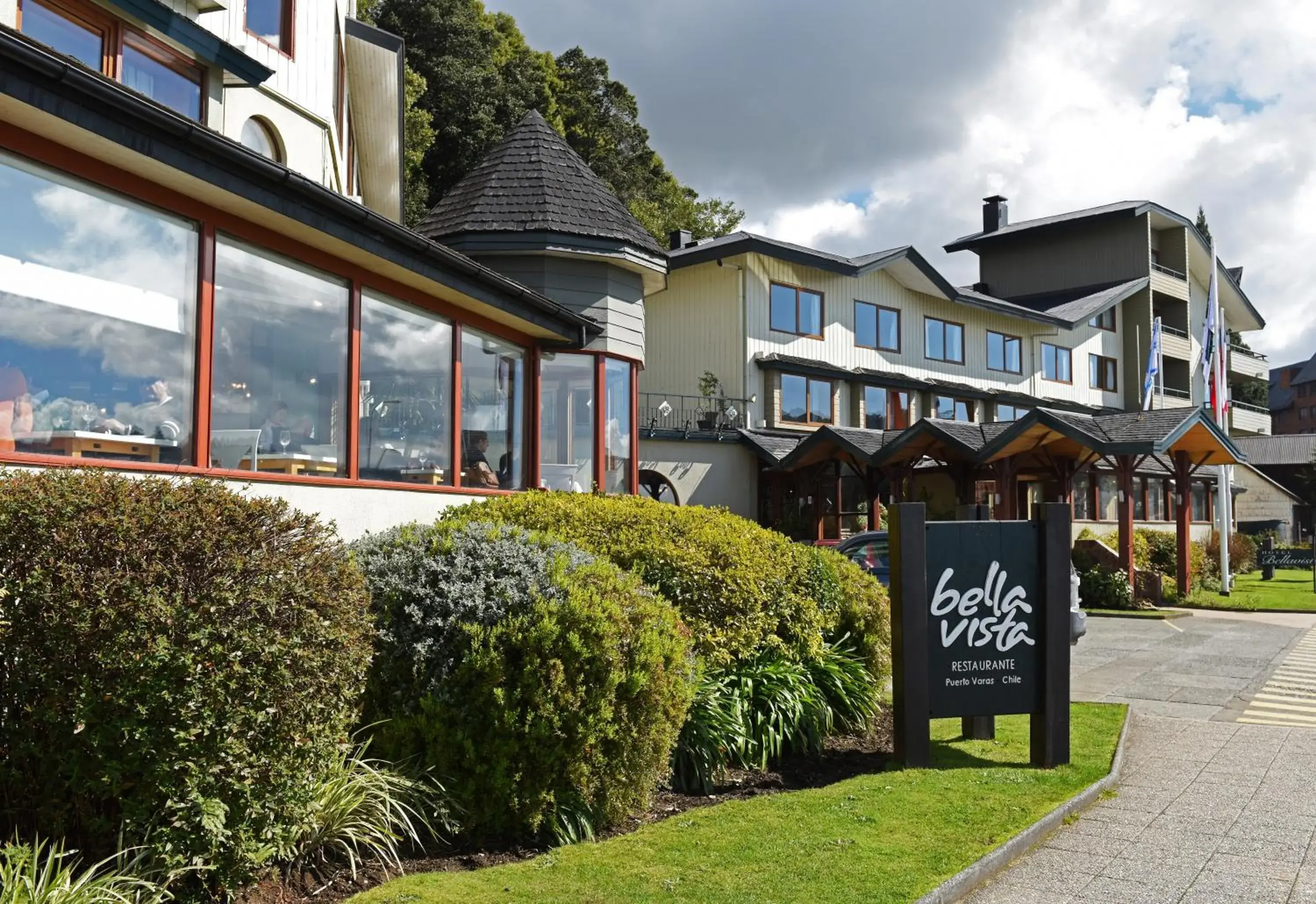 Facade/entrance, Property Building in Hotel Bellavista