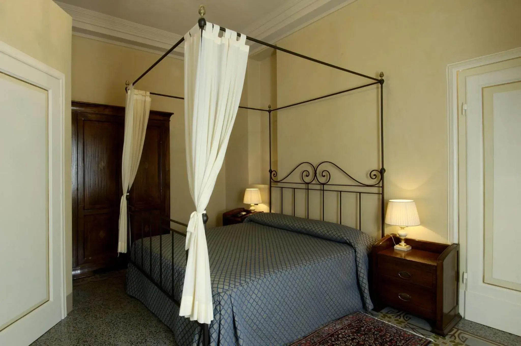 Bed in Castello Montegiove