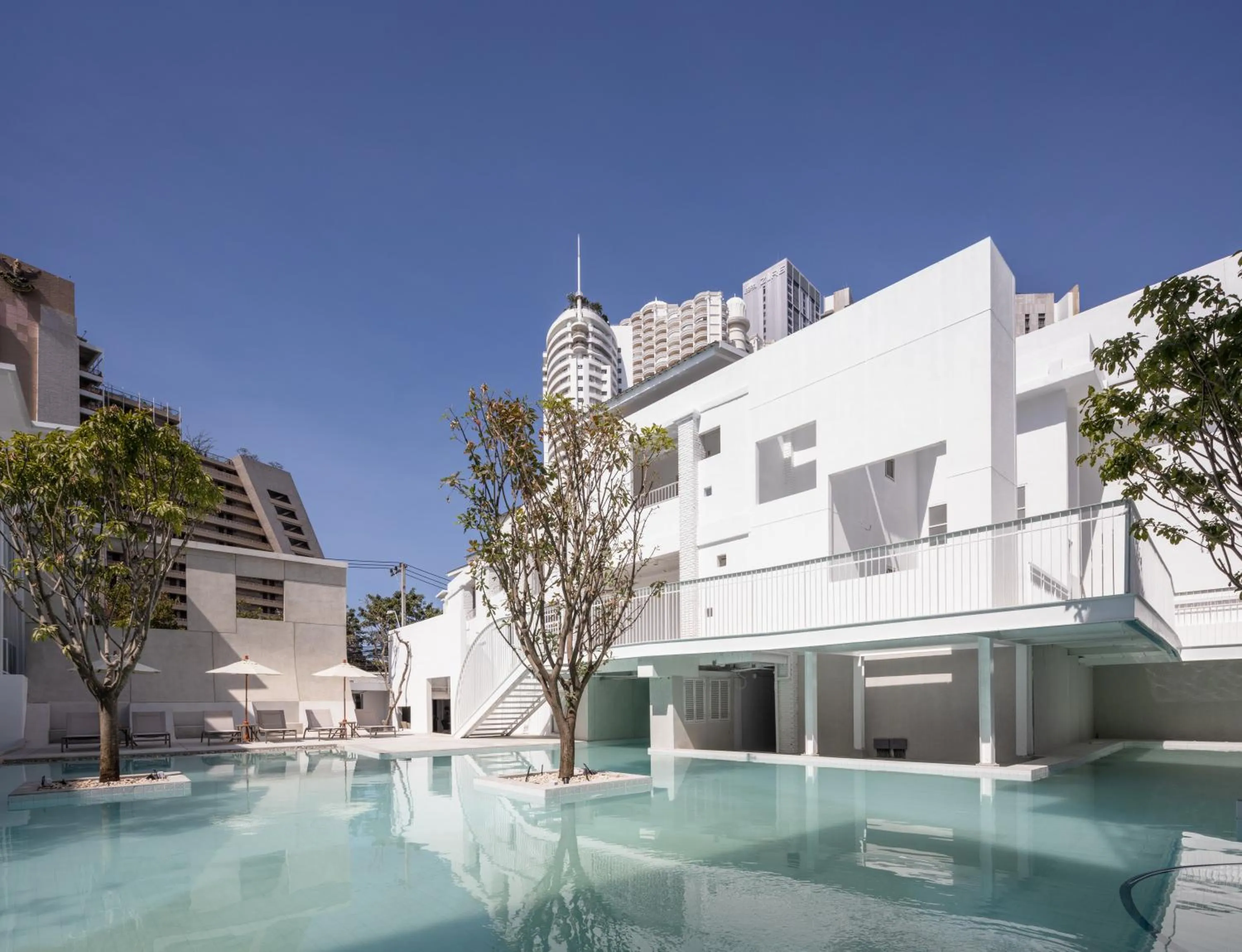 Swimming pool in Prima Hotel Pattaya