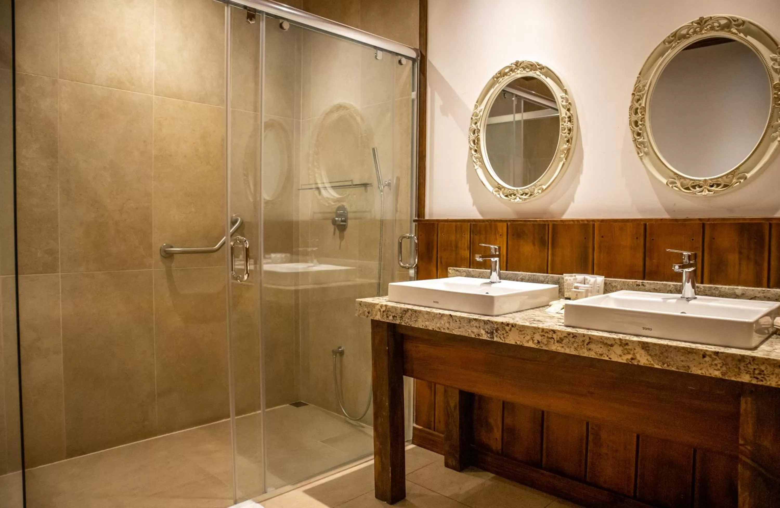 Shower in Hacienda Hostería Dos Chorreras