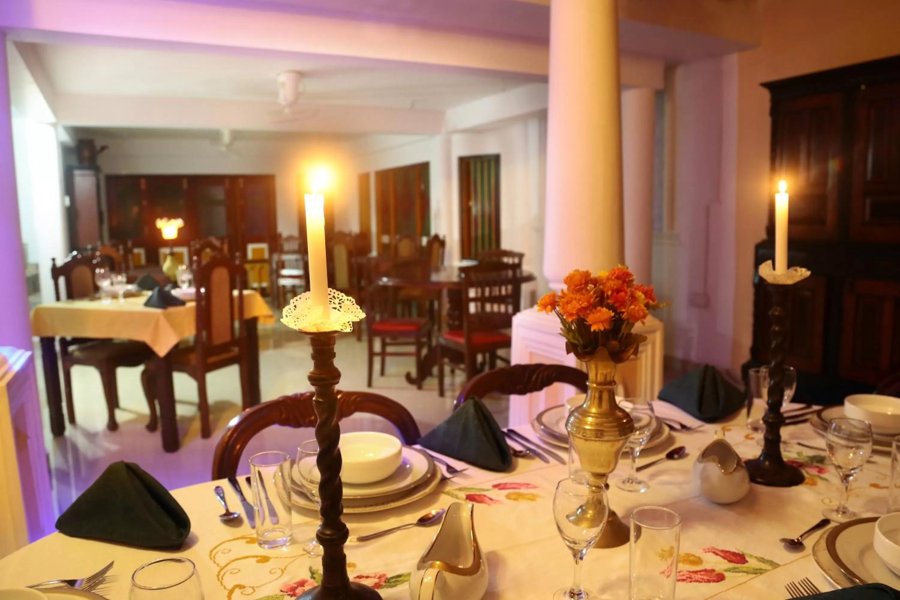 Restaurant/places to eat in Villa Ceylon