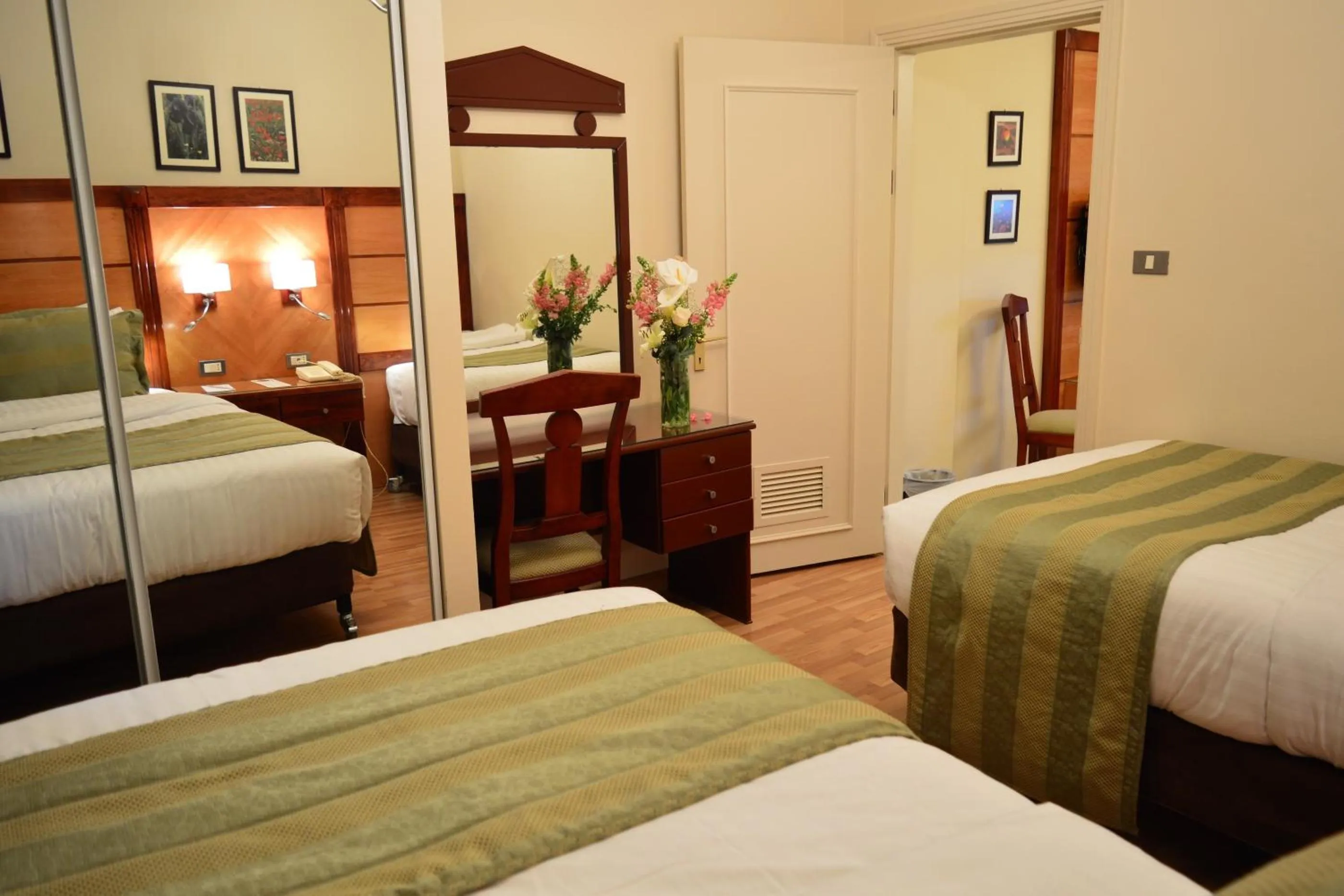 Bedroom, Bed in Comfort Hotel Suites