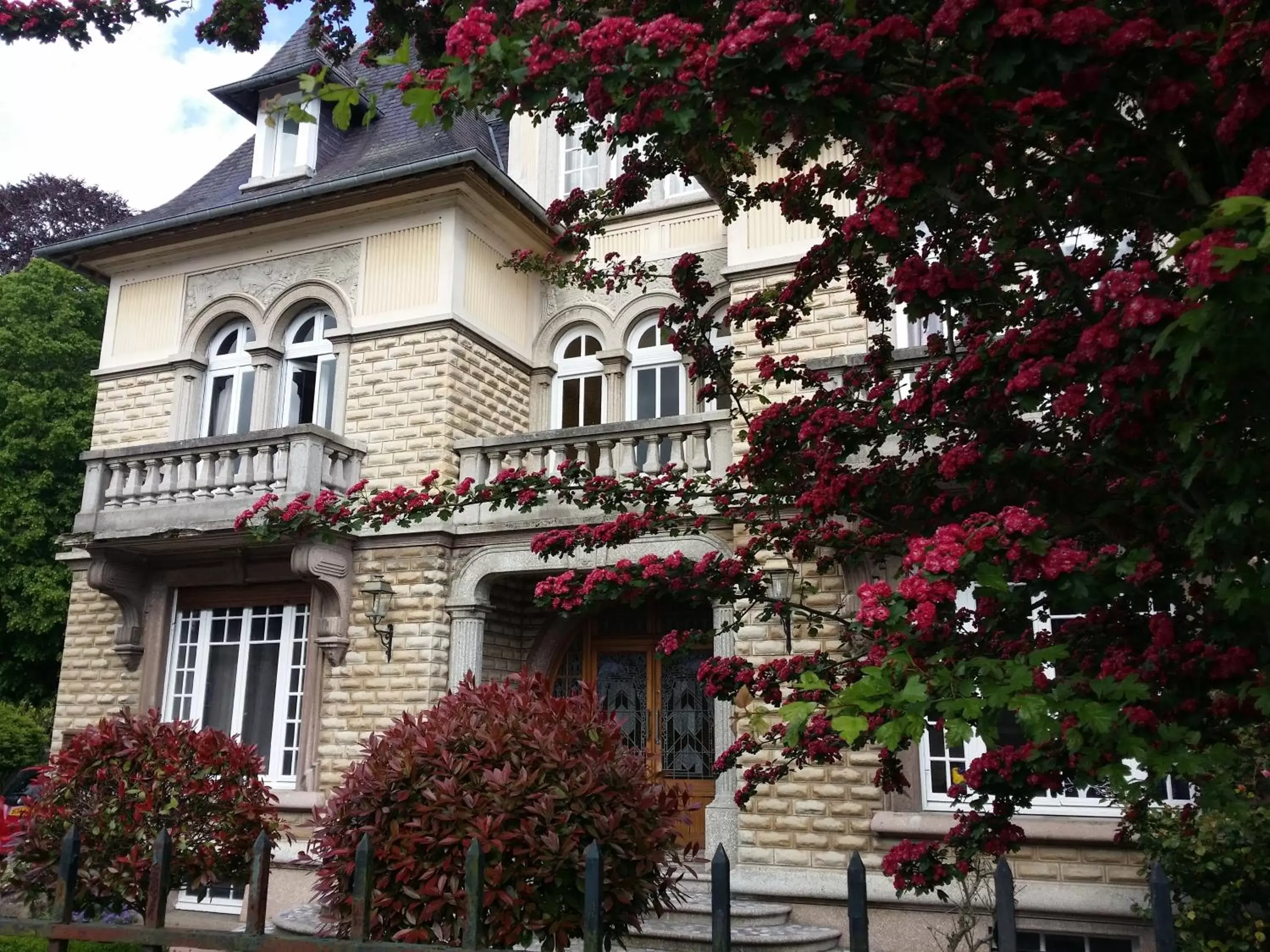 Facade/entrance, Property Building in Le Castel Guesthouse