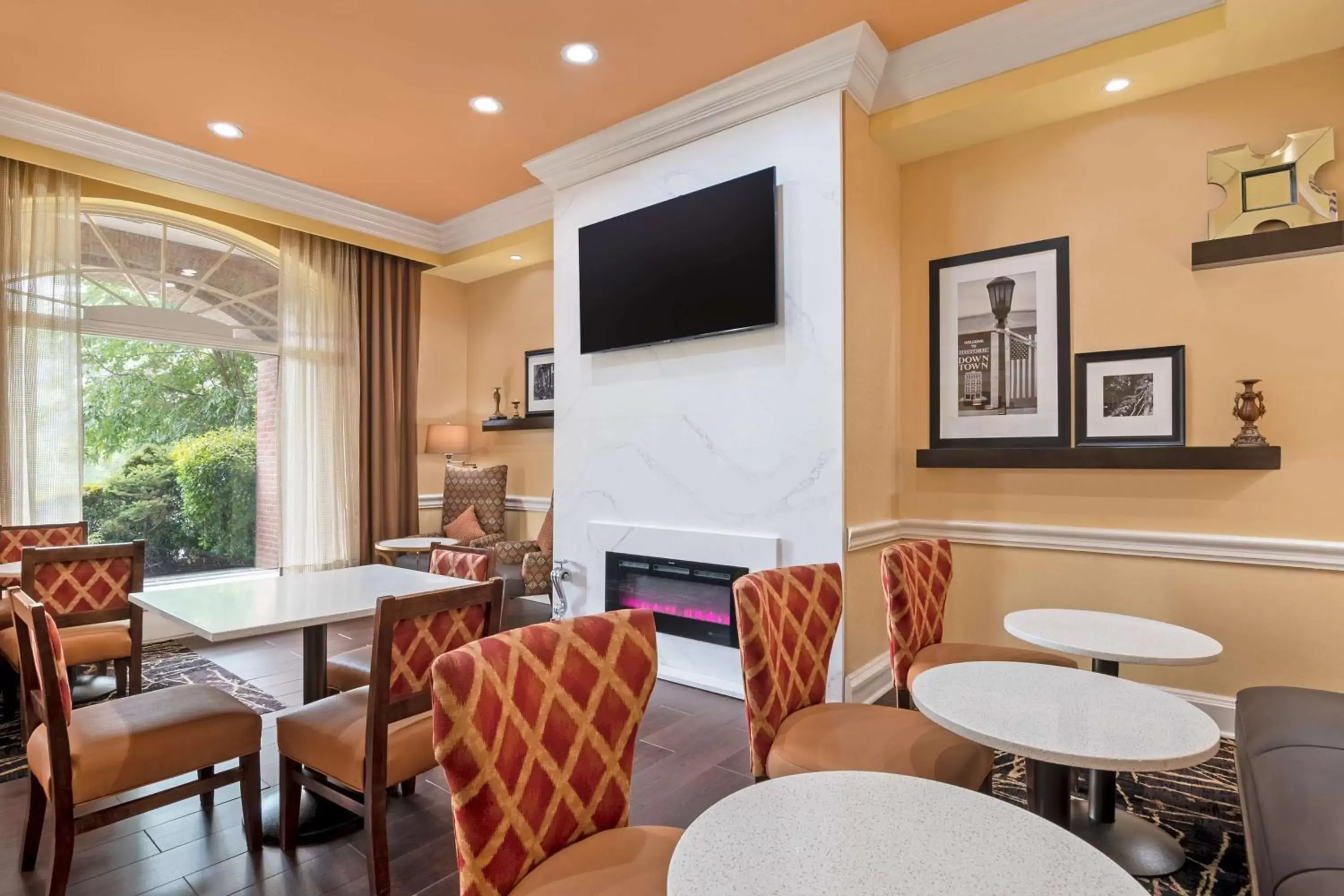 Lobby or reception, Restaurant/Places to Eat in Hampton Inn & Suites Stamford