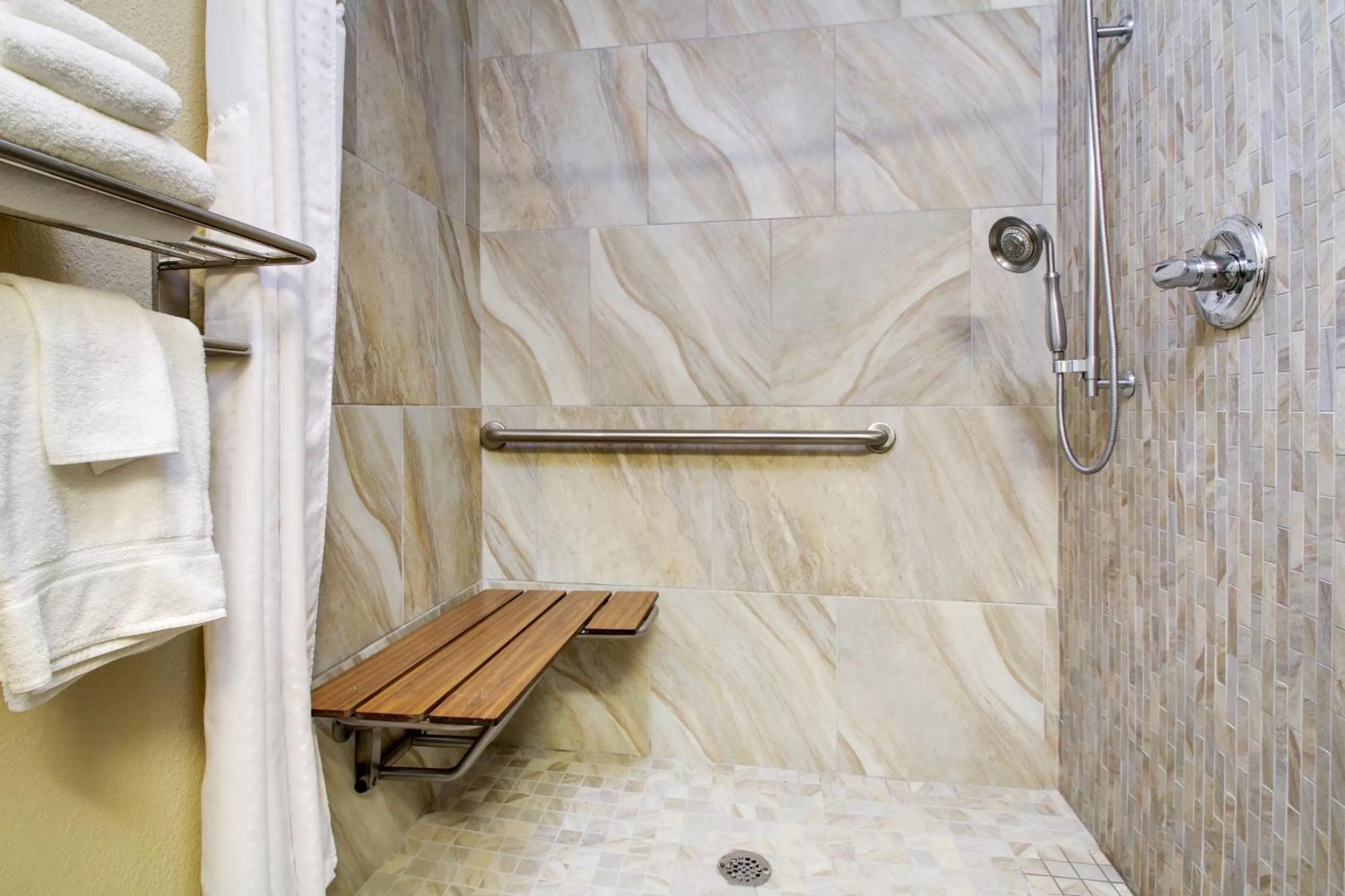 Bathroom in Best Western Eagles Inn