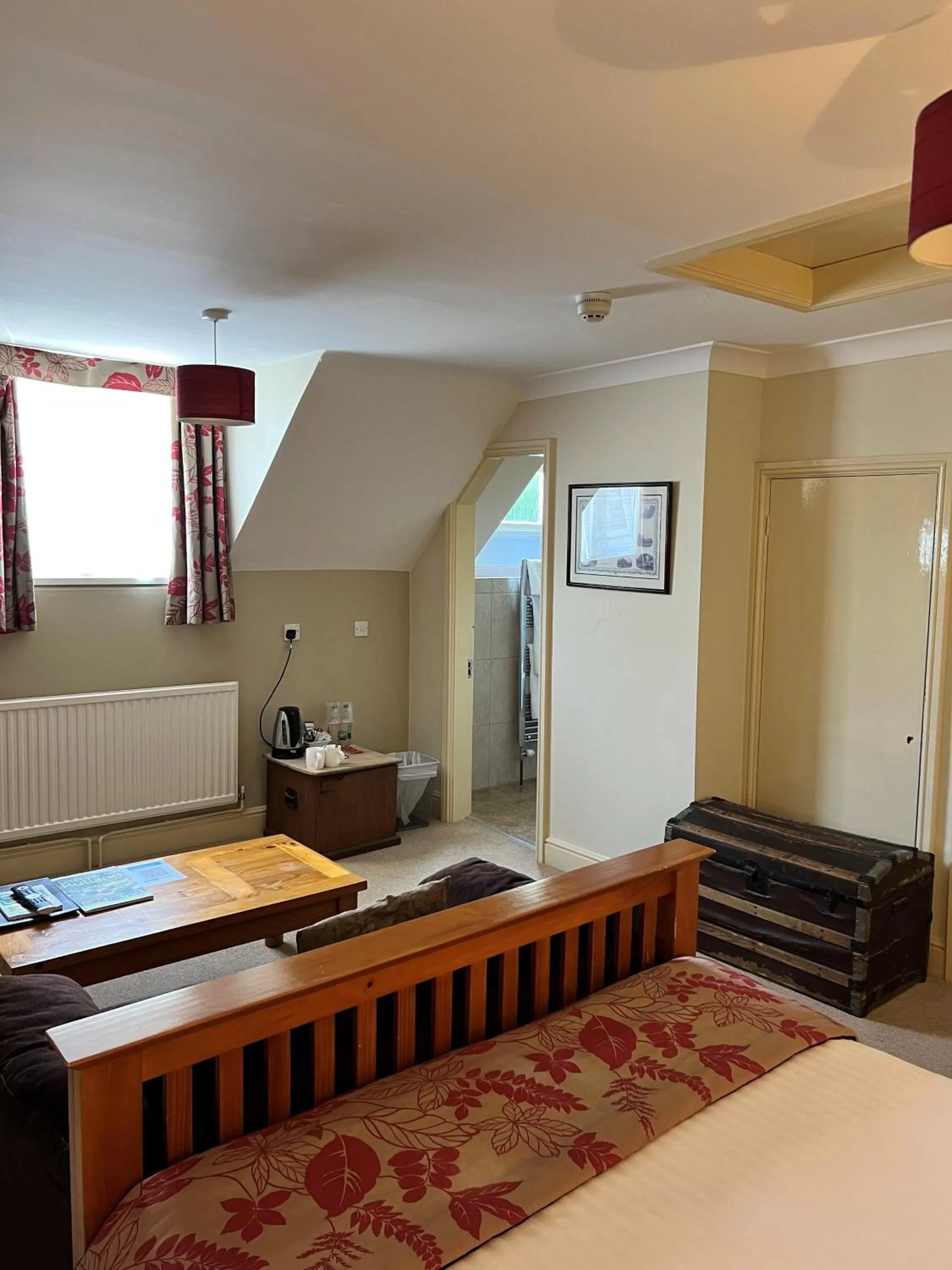 Bedroom in The Kings Arms Inn