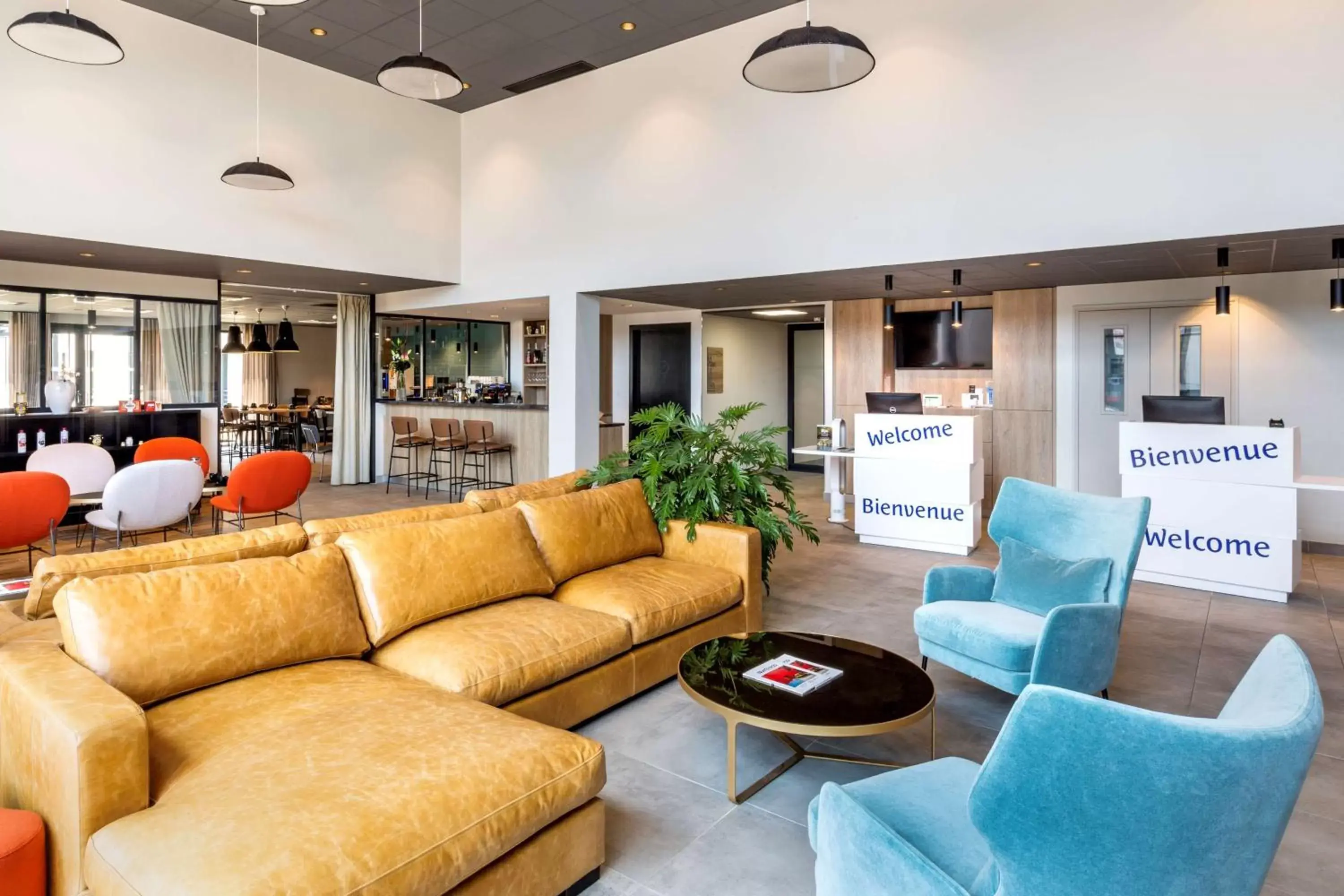 Lobby or reception, Seating Area in BEST WESTERN HOTEL DIJON QUETIGNY