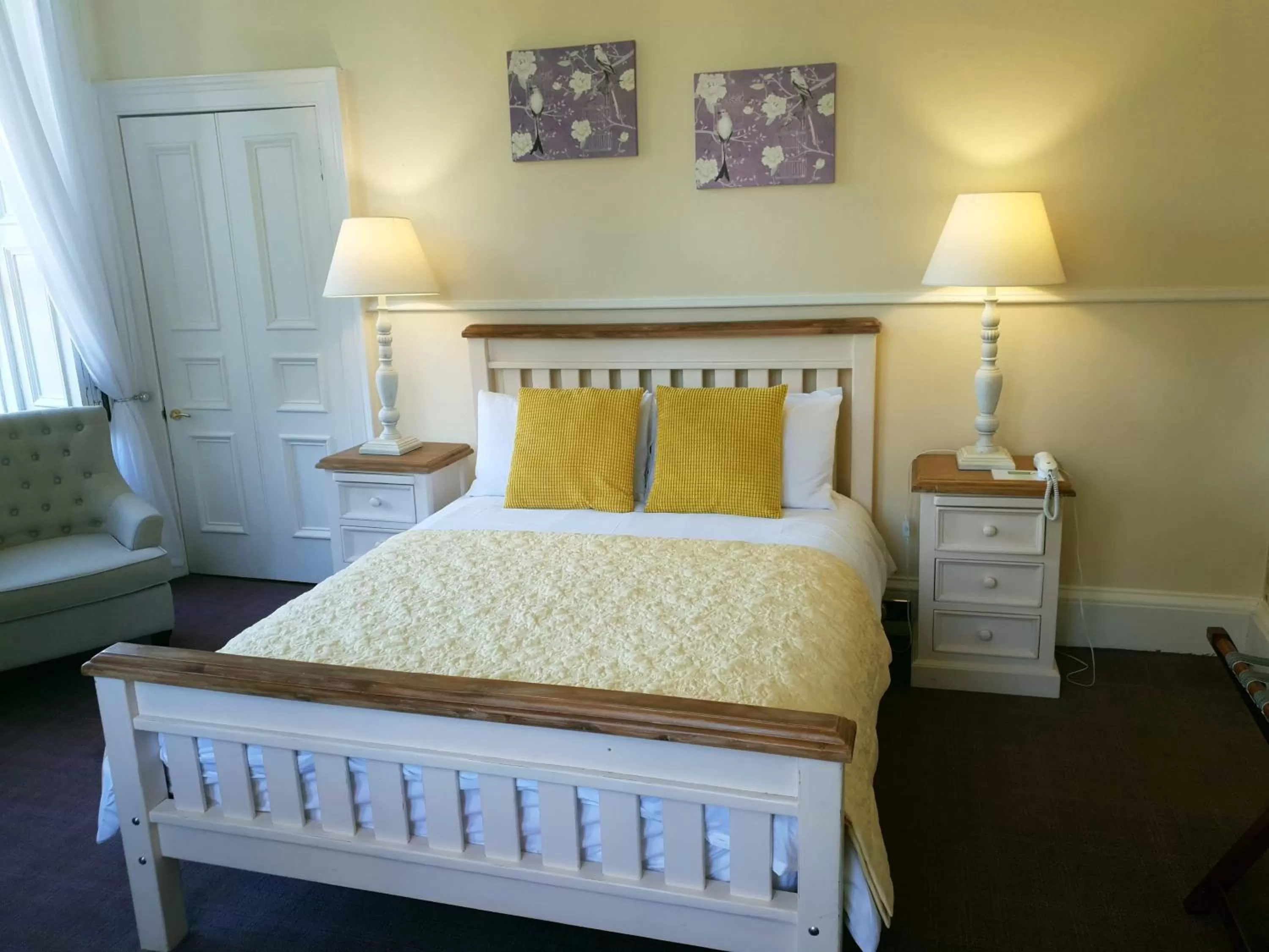 Bed in Mansfield House Hotel