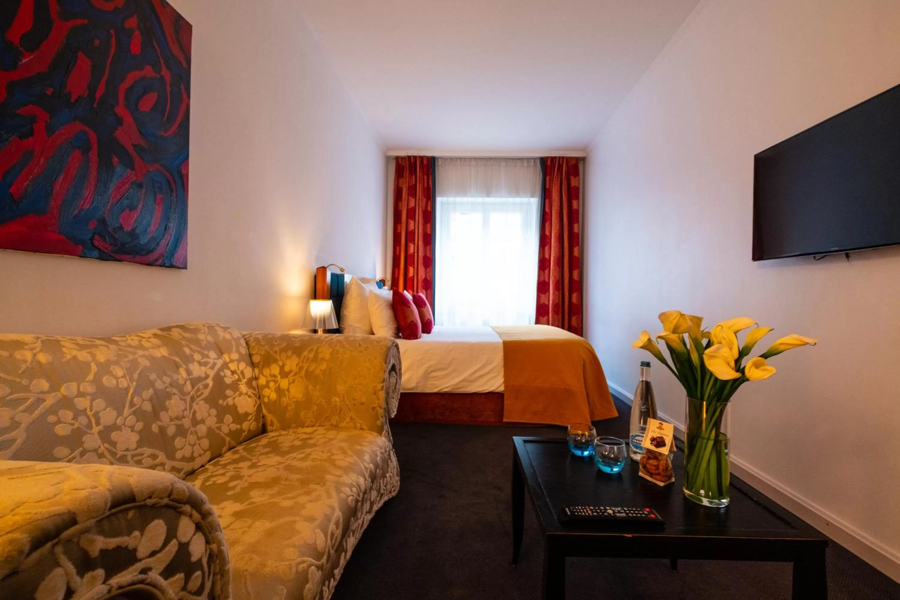 Bedroom, Bed in The Ambassador