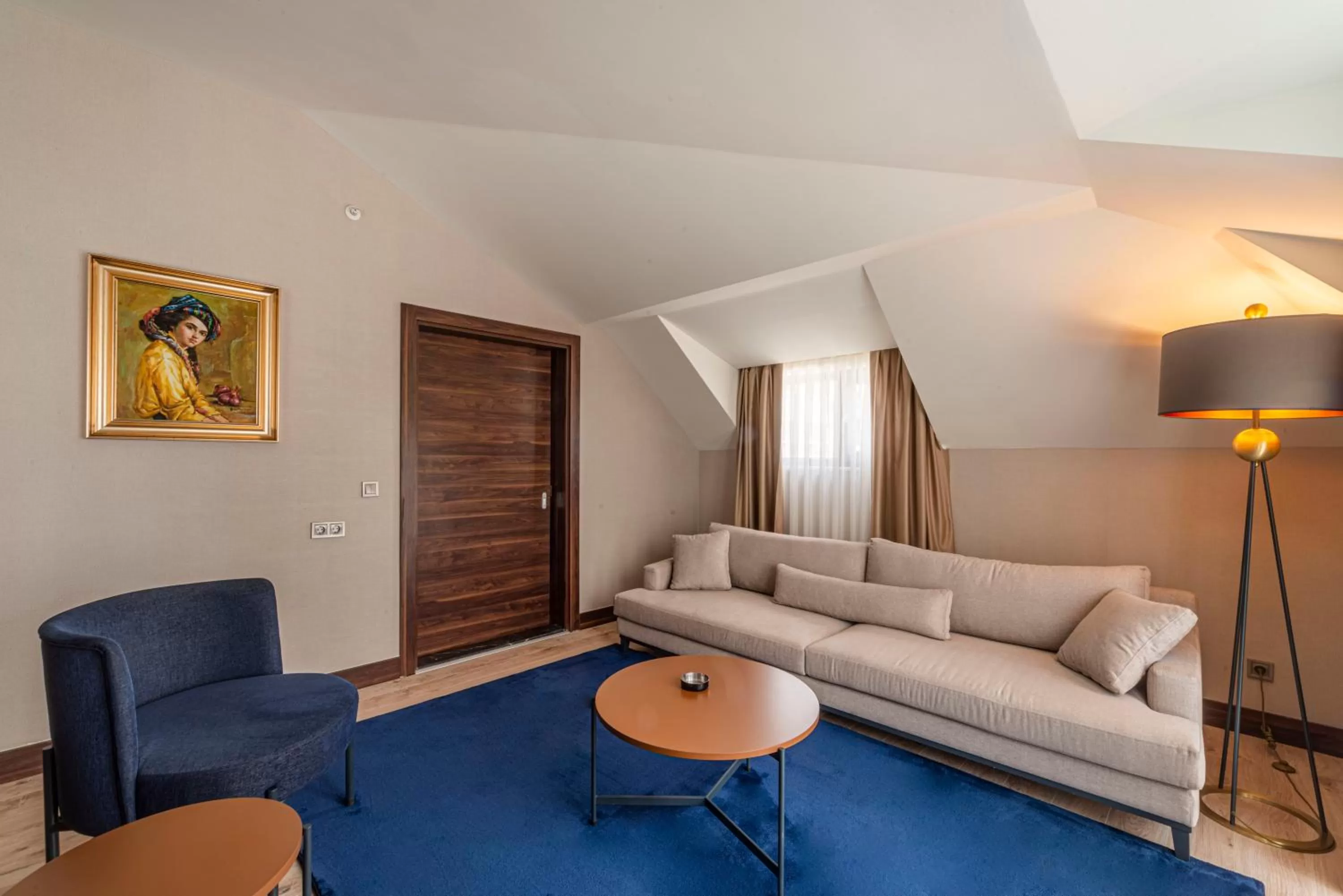 Living room in TRYP By Wyndham Istanbul Sisli Hotel