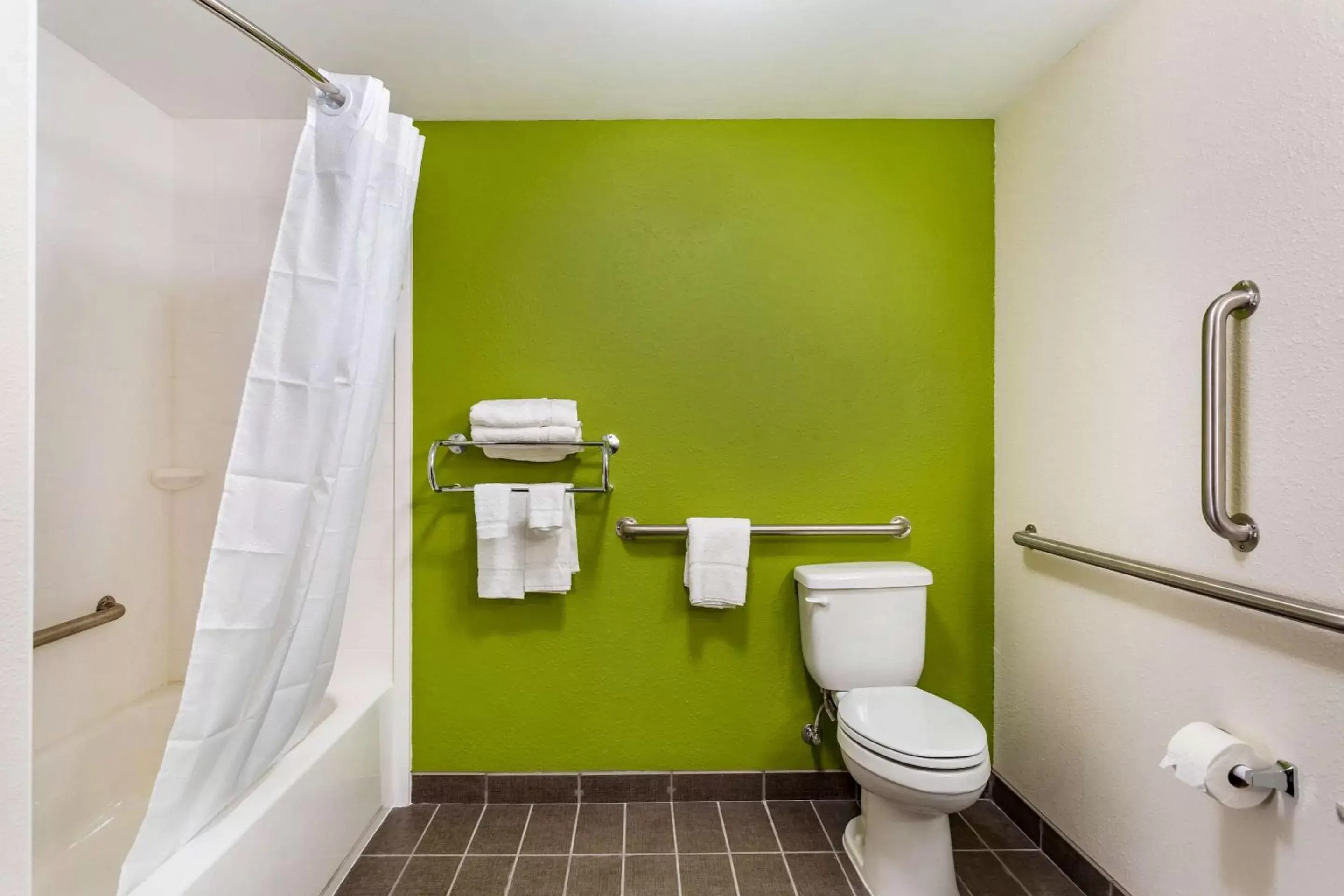 Photo of the whole room, Bathroom in Sleep Inn & Suites Gallatin - Nashville Metro