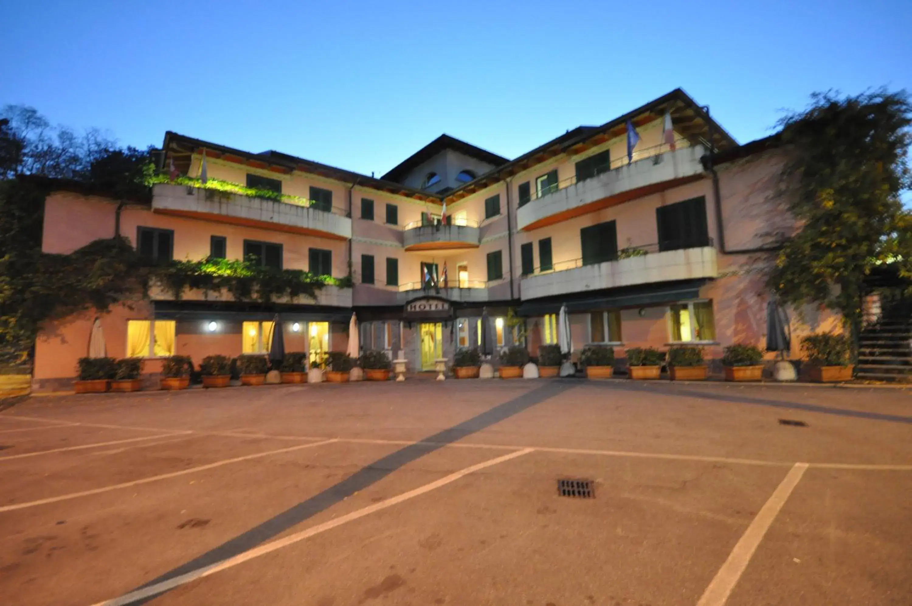 Facade/entrance, Property Building in Impero Hotel Varese Beauty & Spa