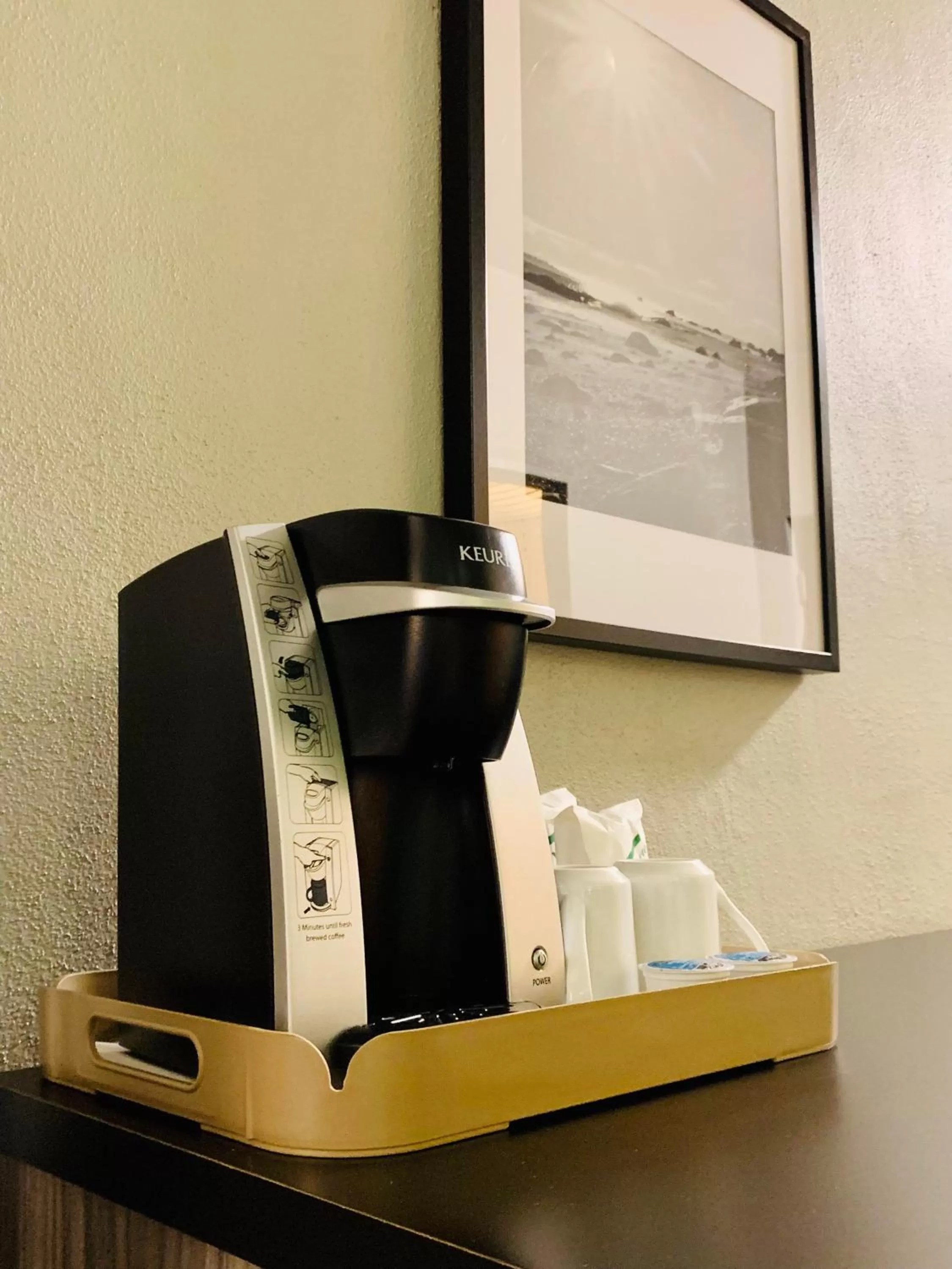 Coffee/tea facilities in Hôtel Sept-Îles