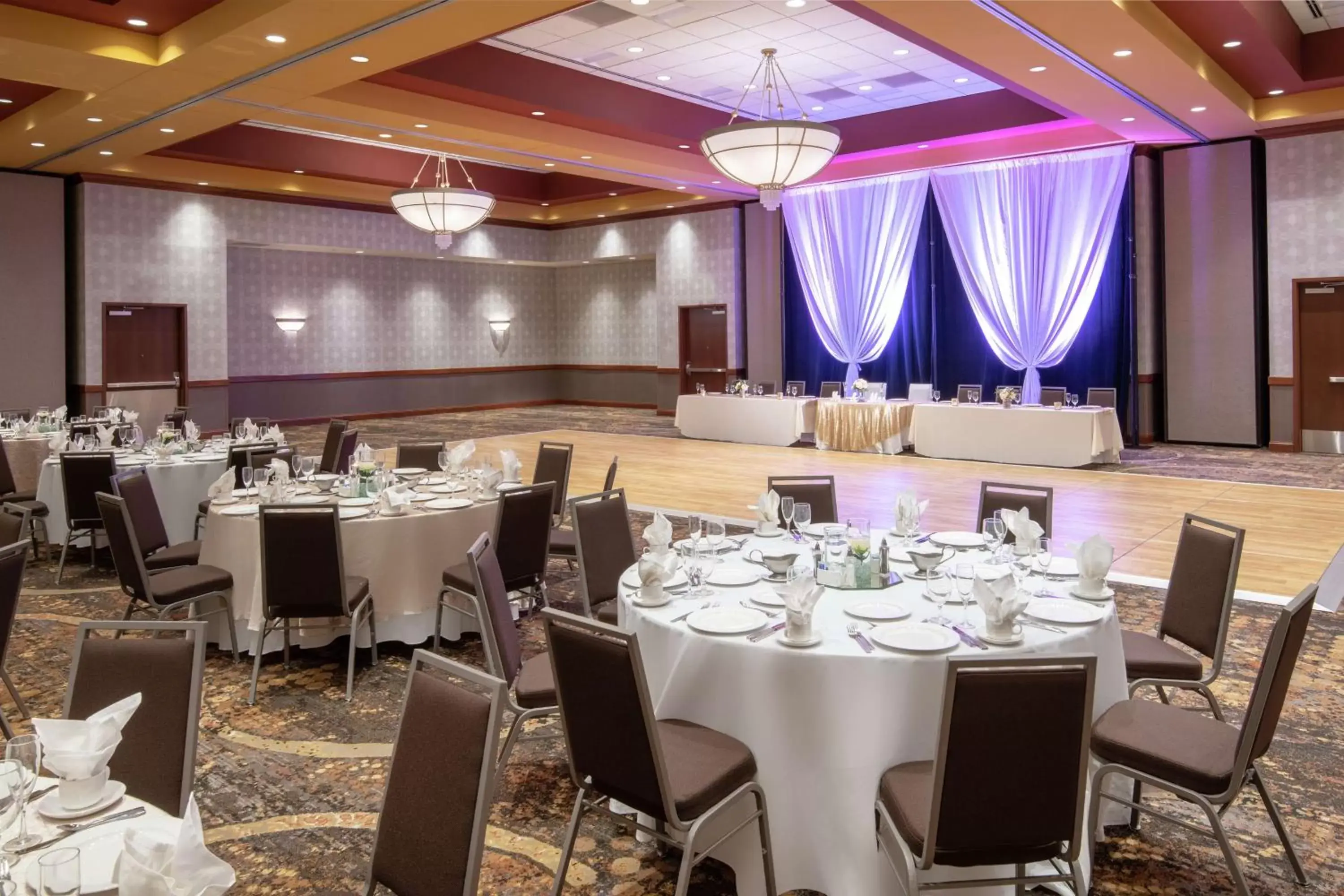 Meeting/conference room, Restaurant/Places to Eat in Embassy Suites Northwest Arkansas - Hotel, Spa & Convention Center