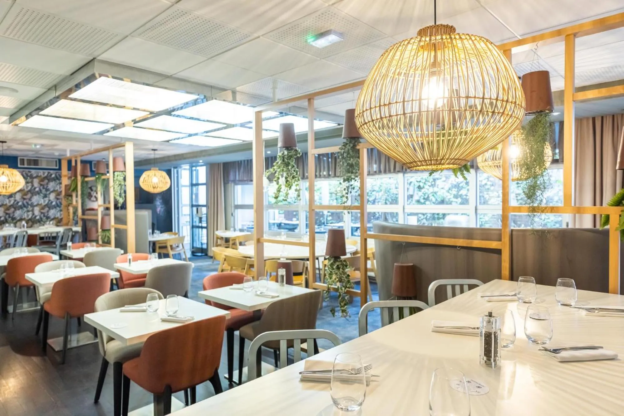 Restaurant/places to eat in Mercure Paris Massy Gare TGV