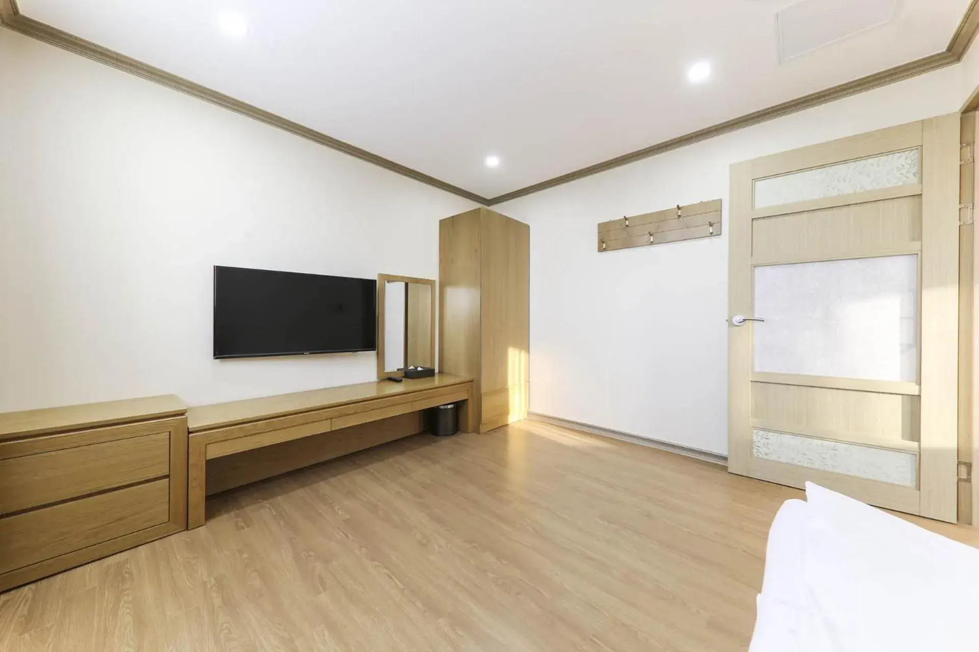 Family, TV/Entertainment Center in Nohyung Hotel