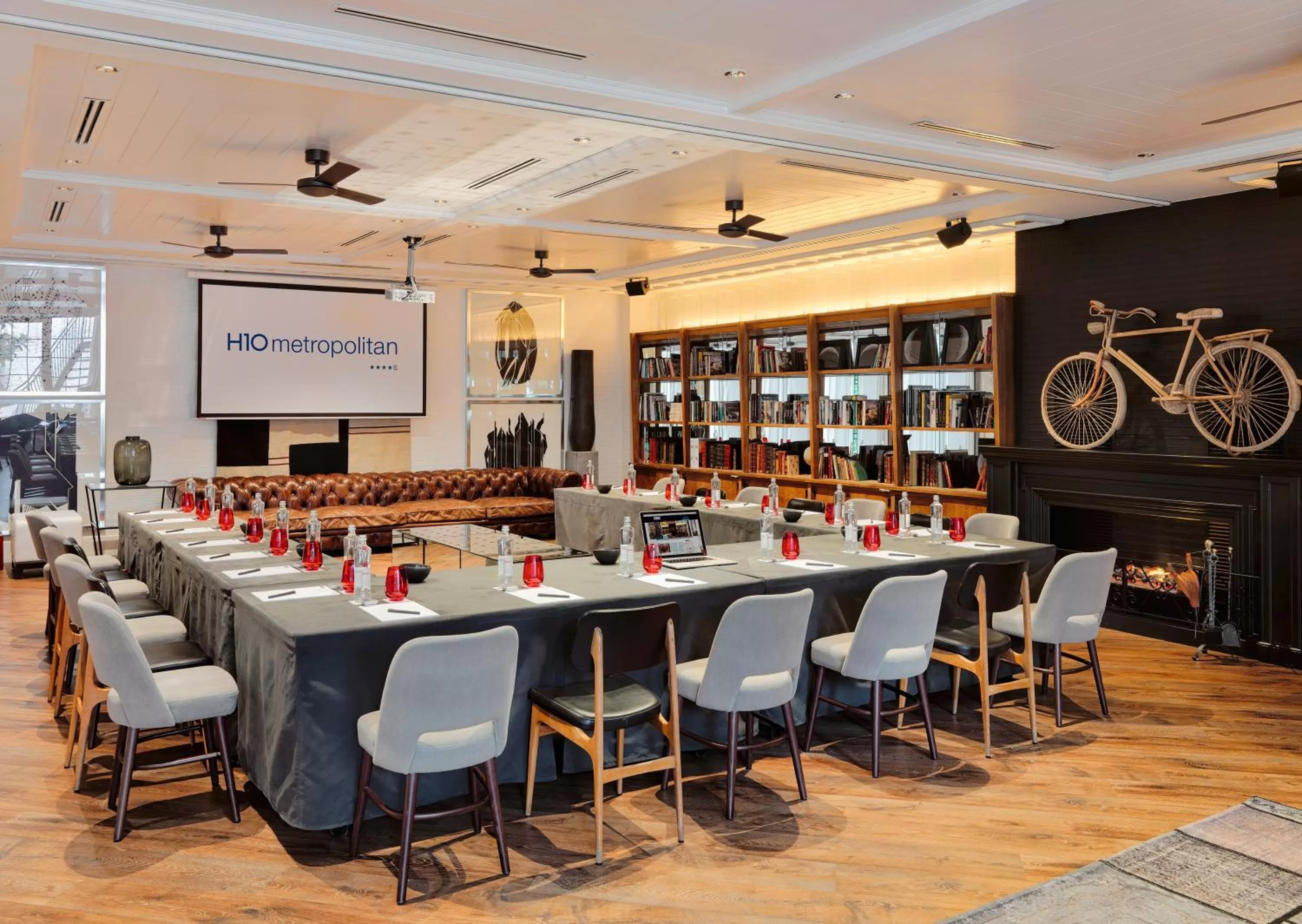 Library in H10 Metropolitan 4* Sup