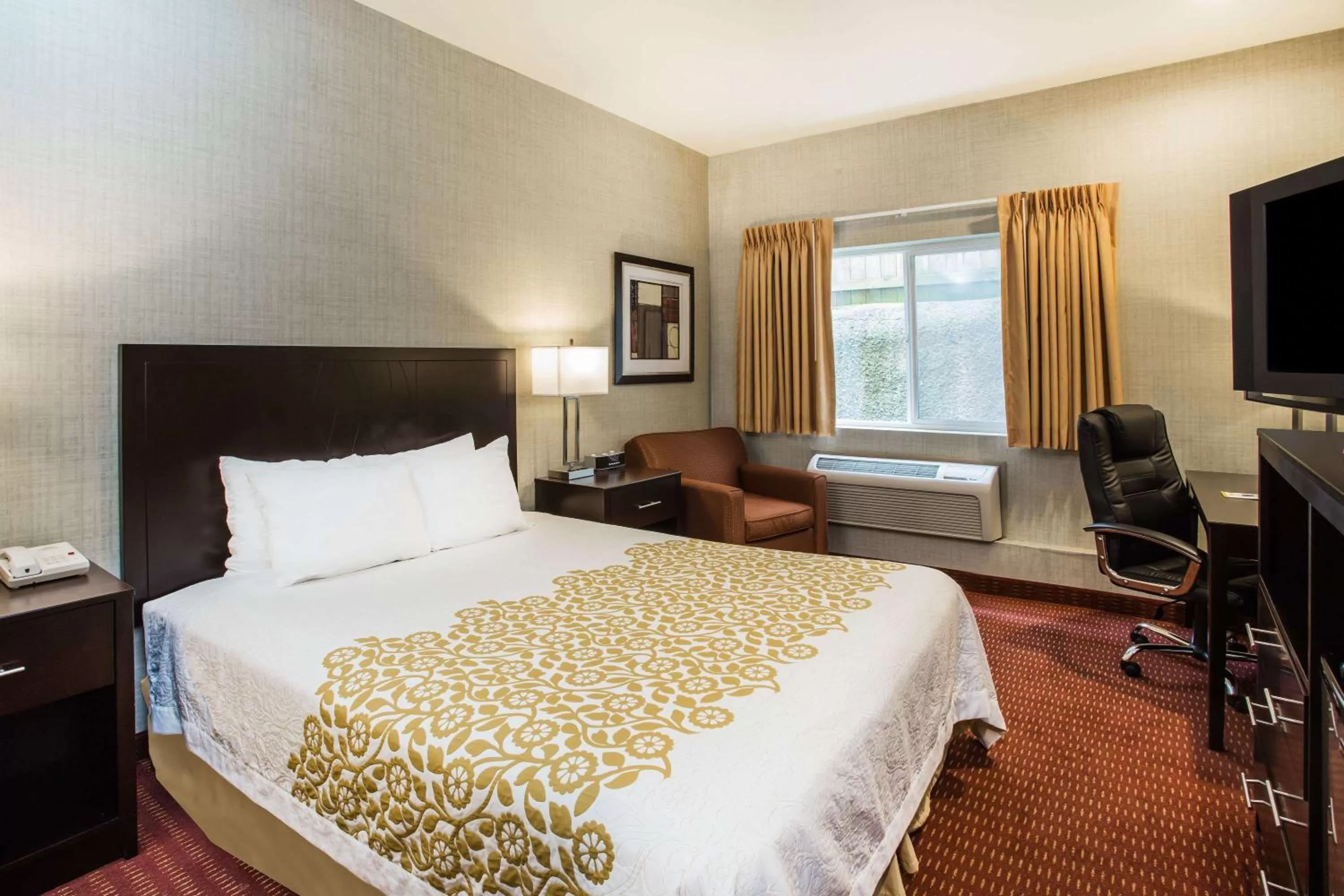 Photo of the whole room, Bed in Days Inn by Wyndham Seattle Aurora