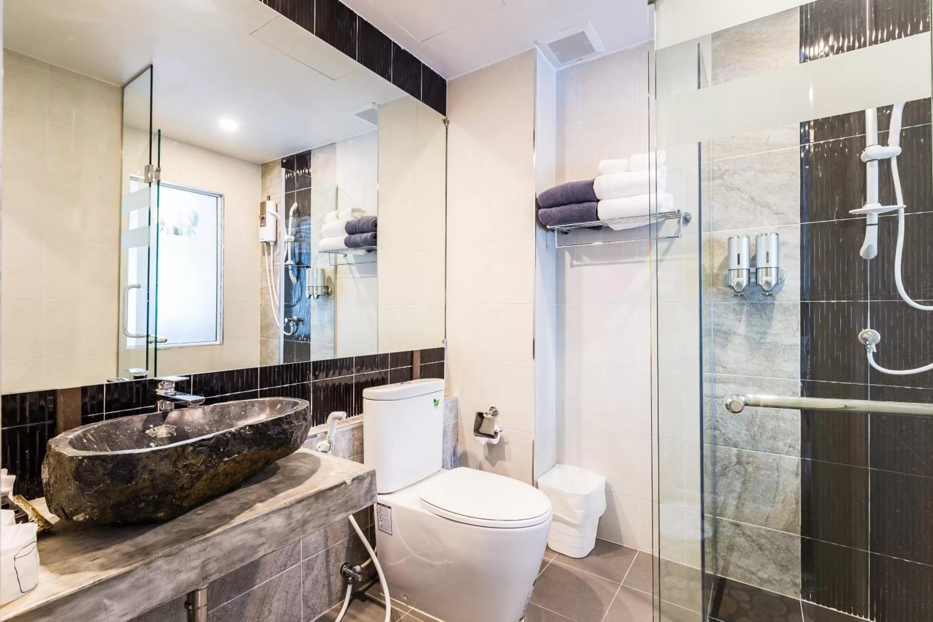 Photo of the whole room in Maneetel Krabi Beachfront-SHA Plus